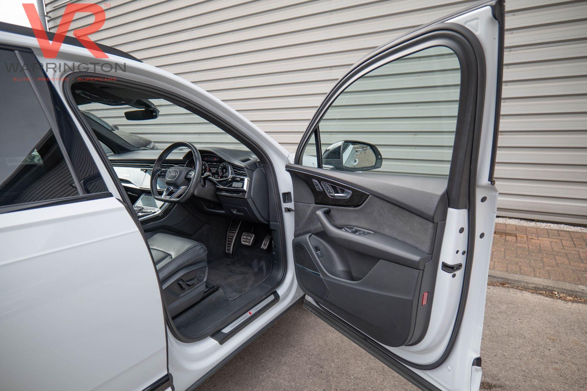 Audi Q7 view 23