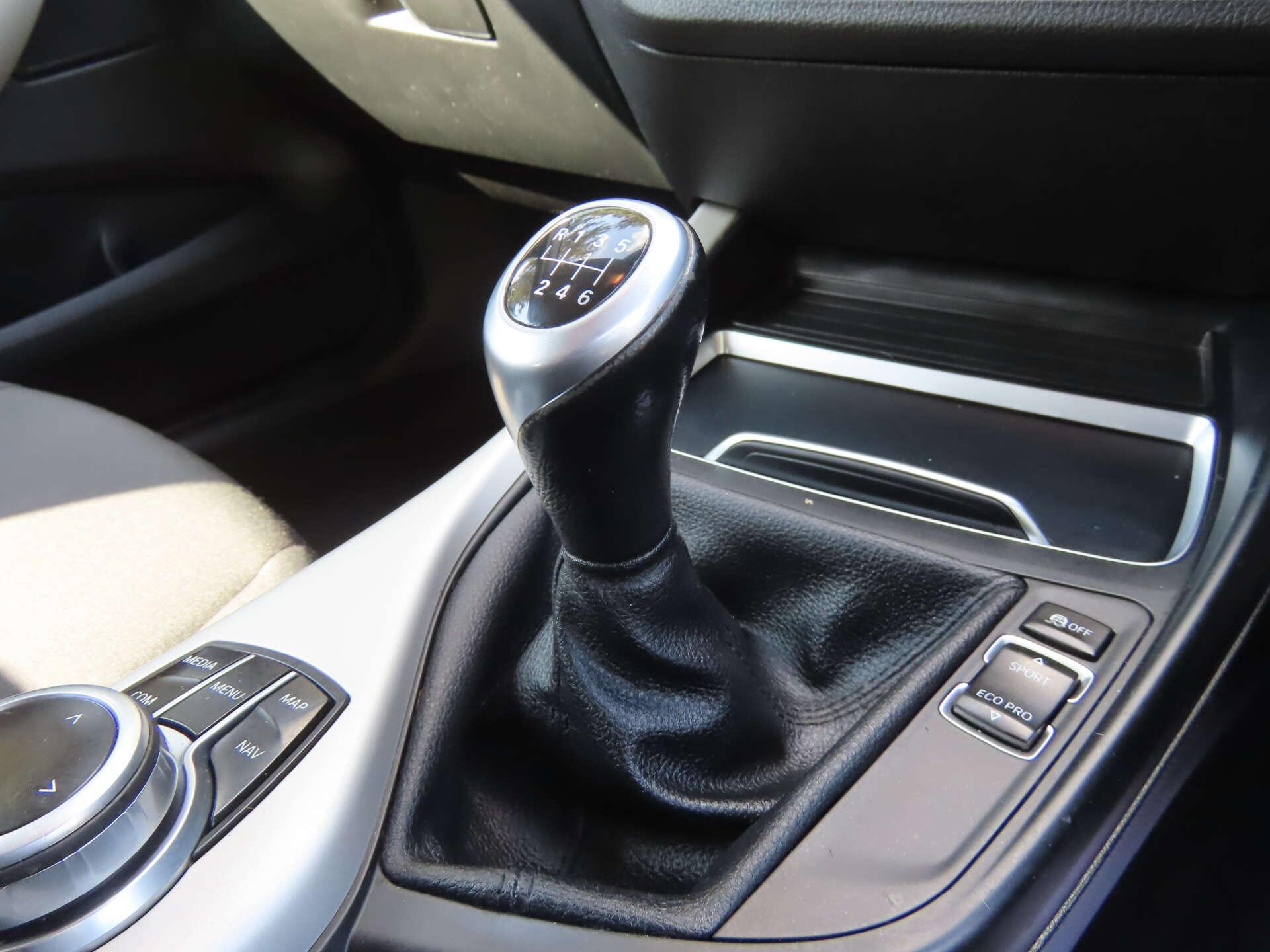 BMW 1 Series view 14