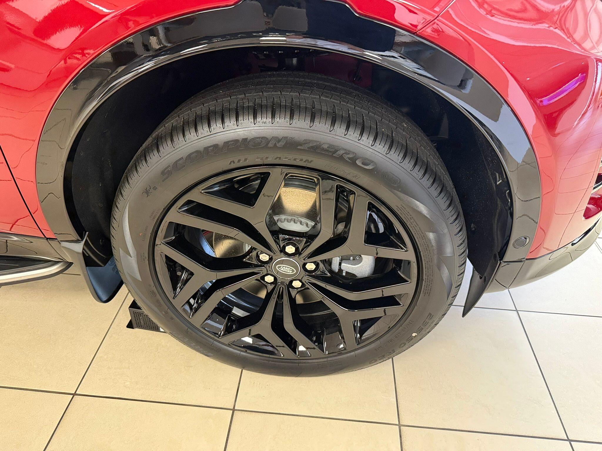 Land Rover Discovery Sport view 7