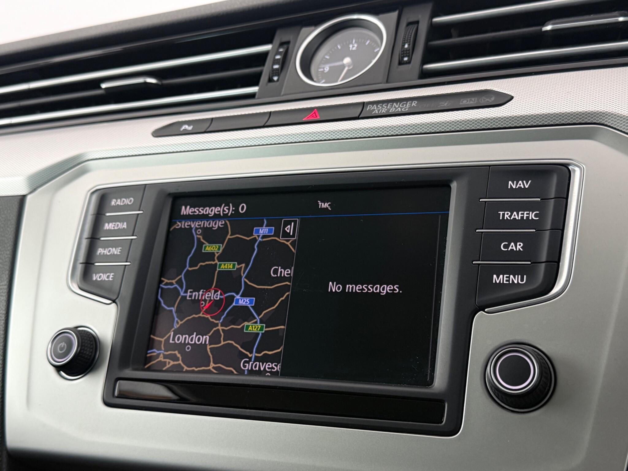 Volkswagen Passat view 19
