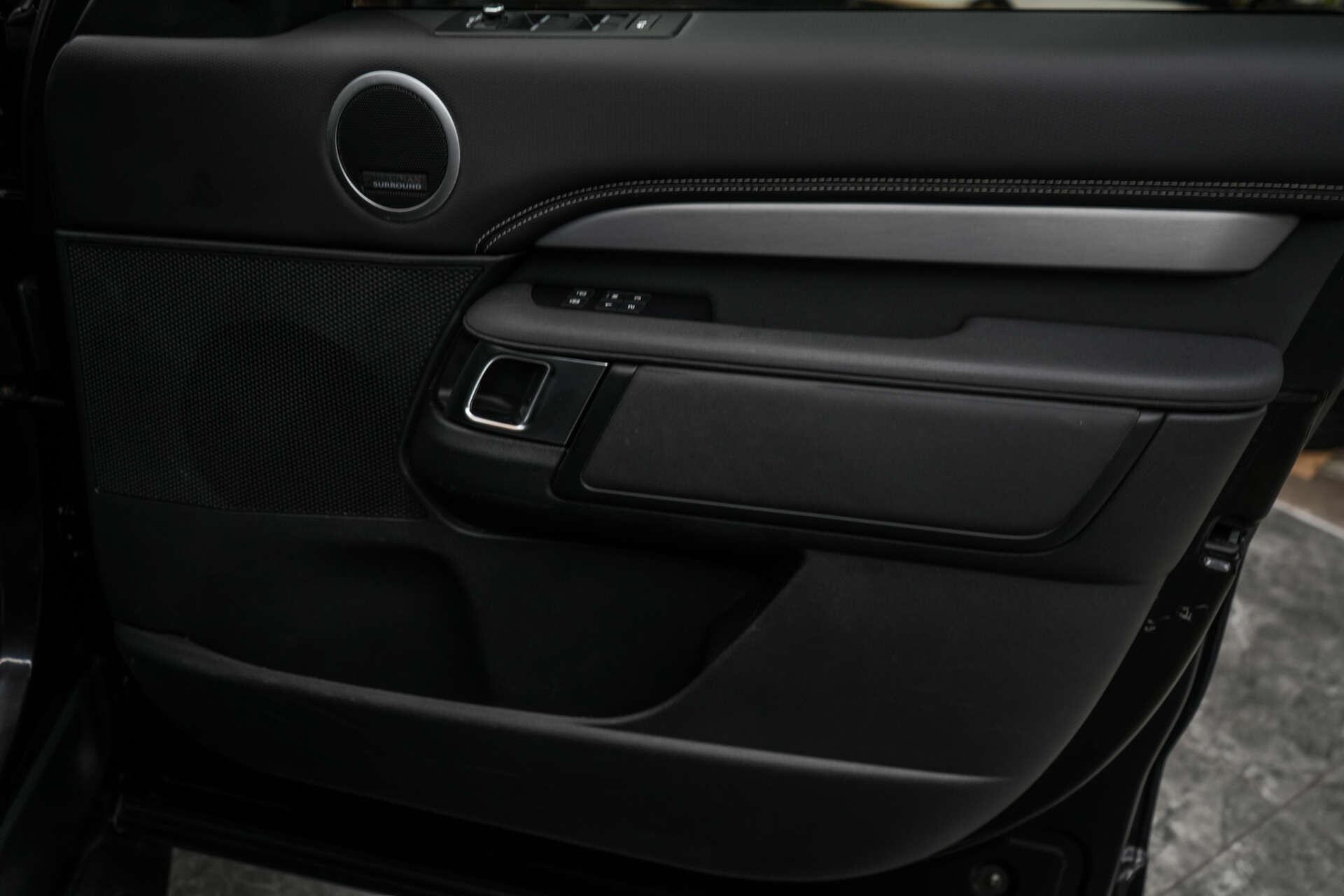 Land Rover Discovery view 17
