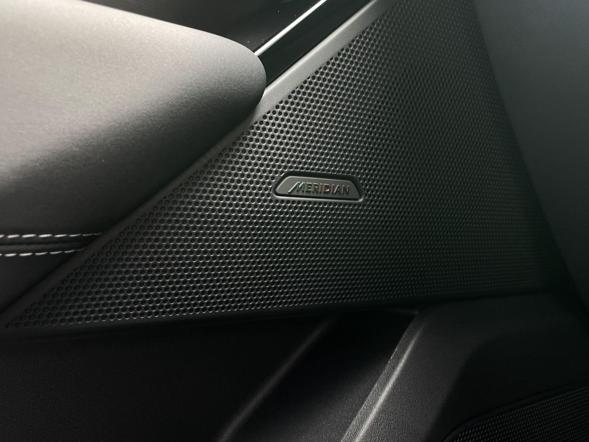 Land Rover Range Rover Velar view 24