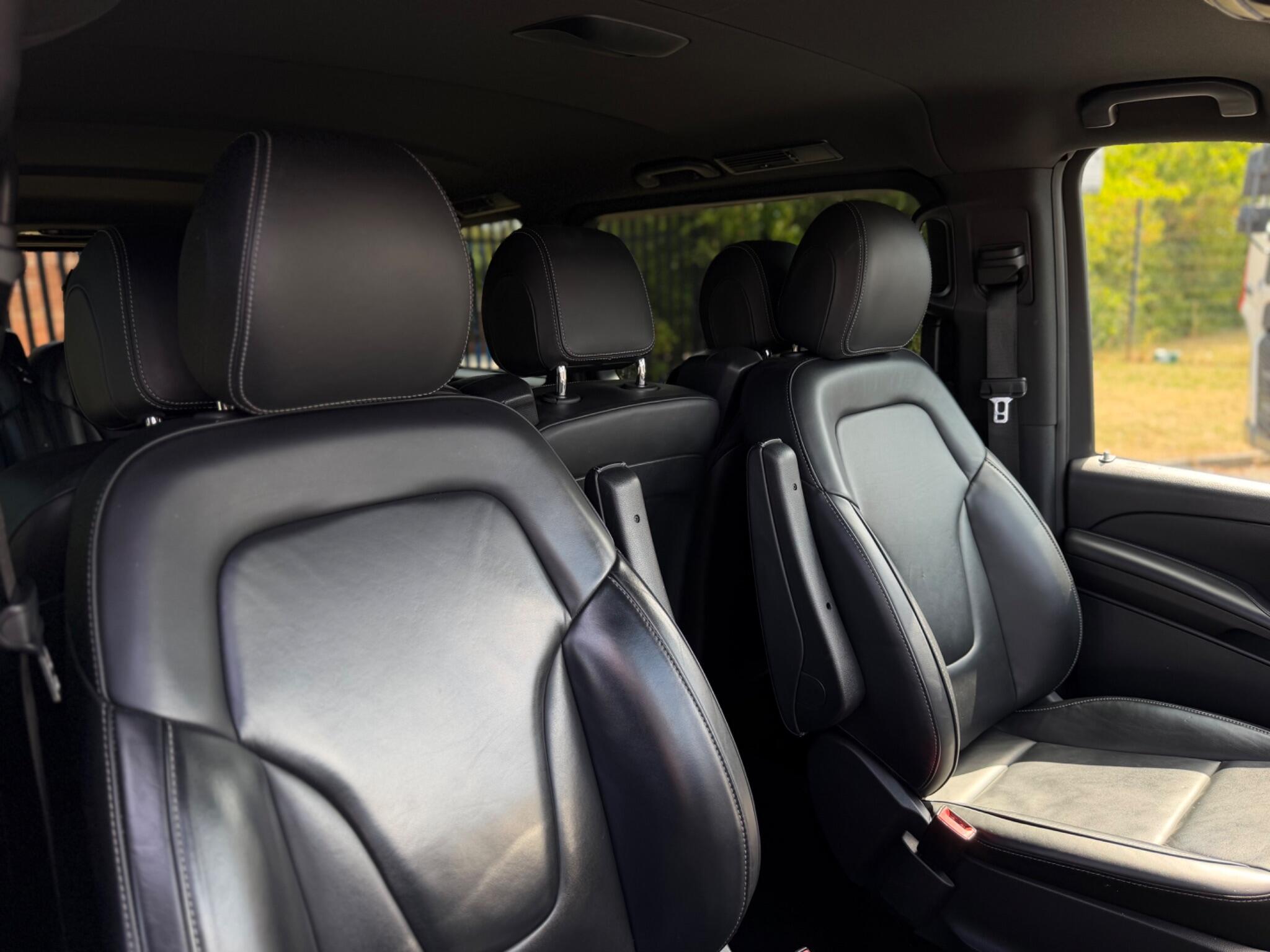Mercedes-Benz V-Class view 17