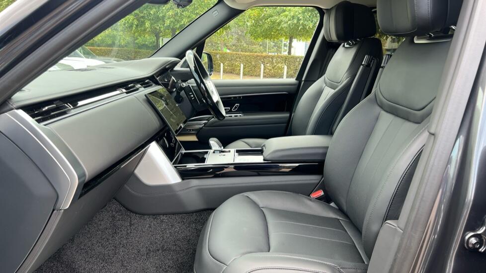 Land Rover Range Rover view 3