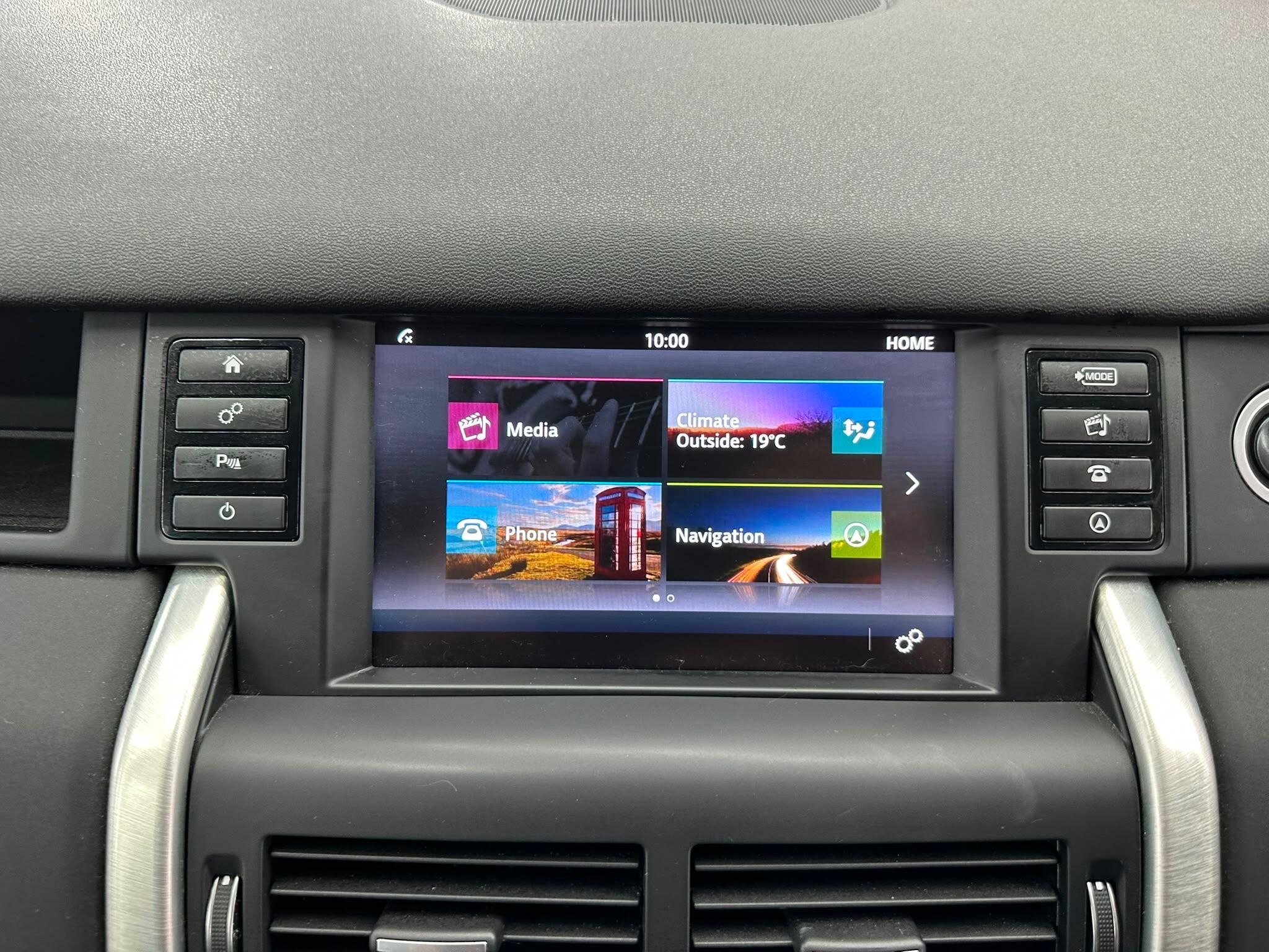 Land Rover Discovery Sport view 42