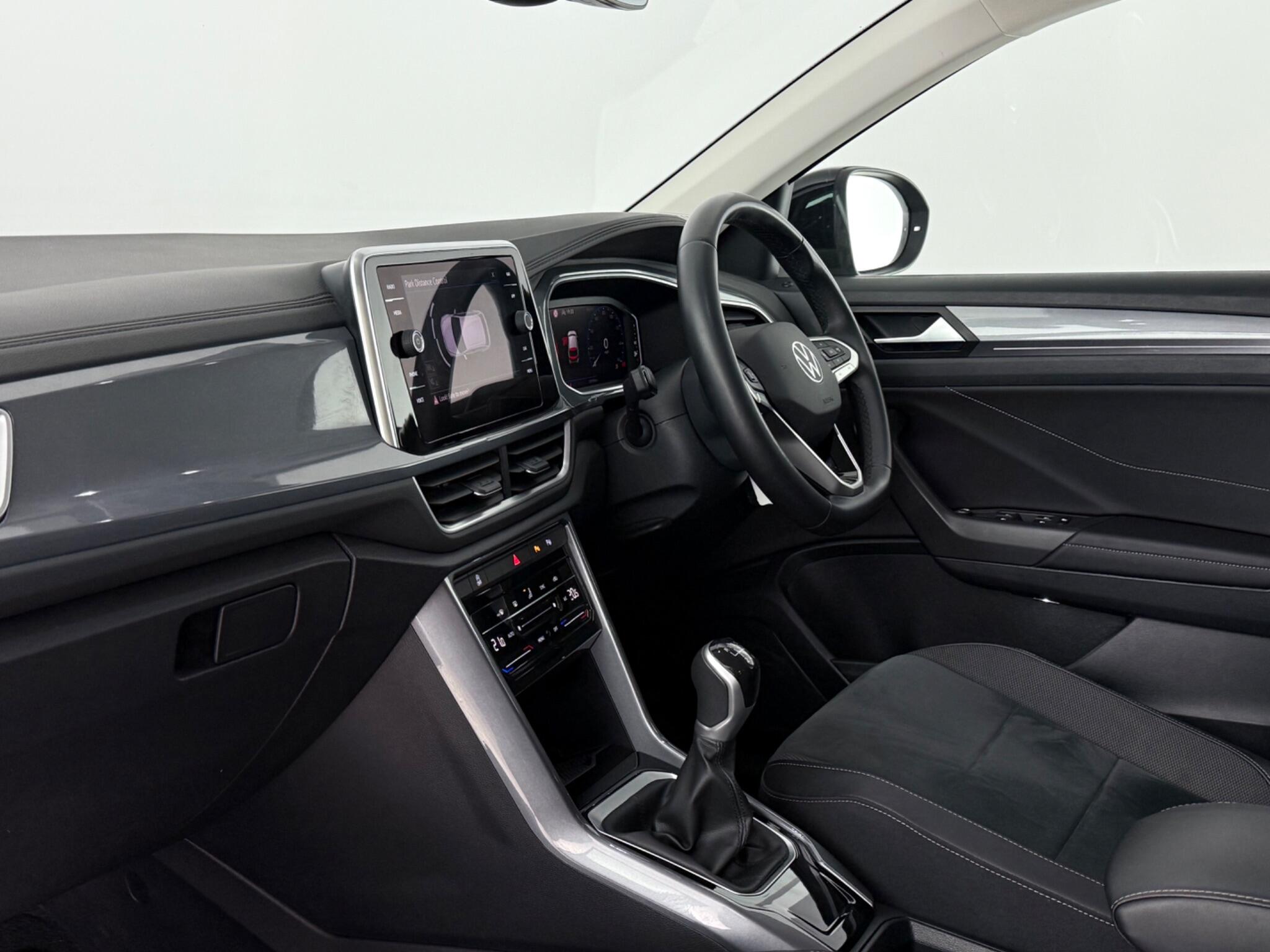 Volkswagen T-Roc view 4