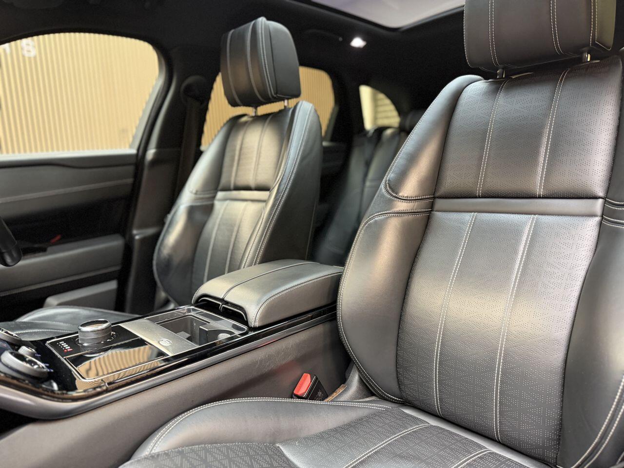 Land Rover Range Rover Velar view 32