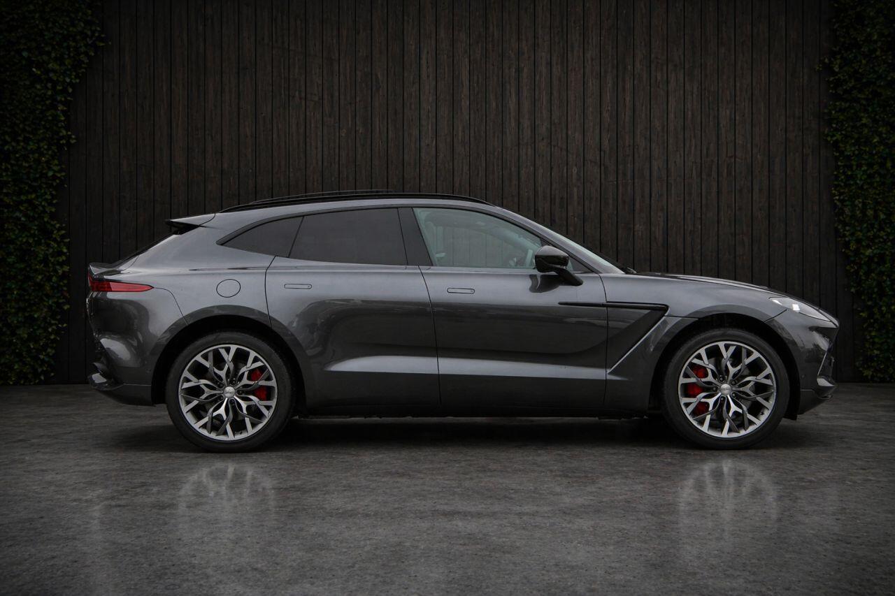 Aston Martin DBX view 14