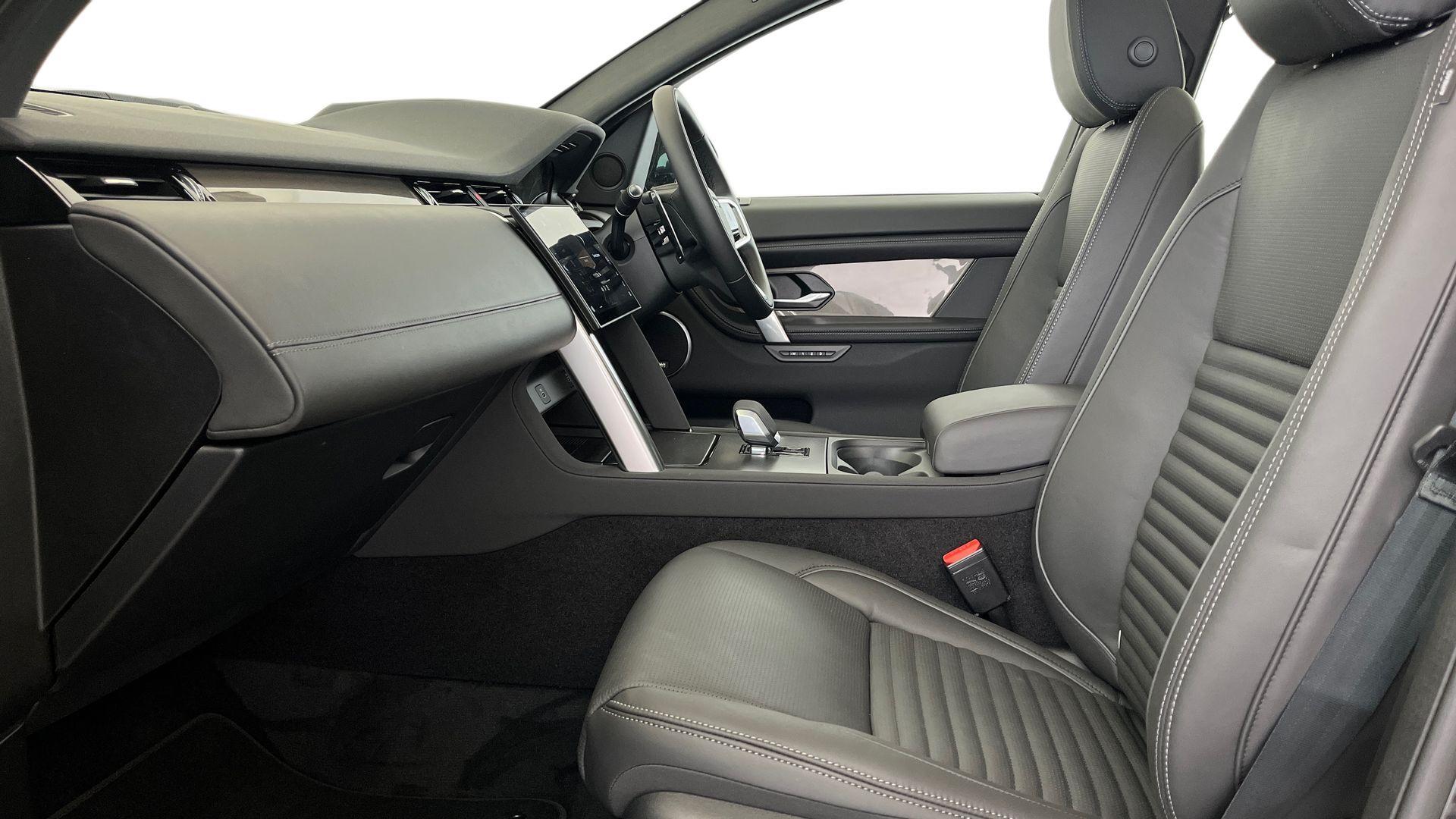Land Rover Discovery Sport view 6