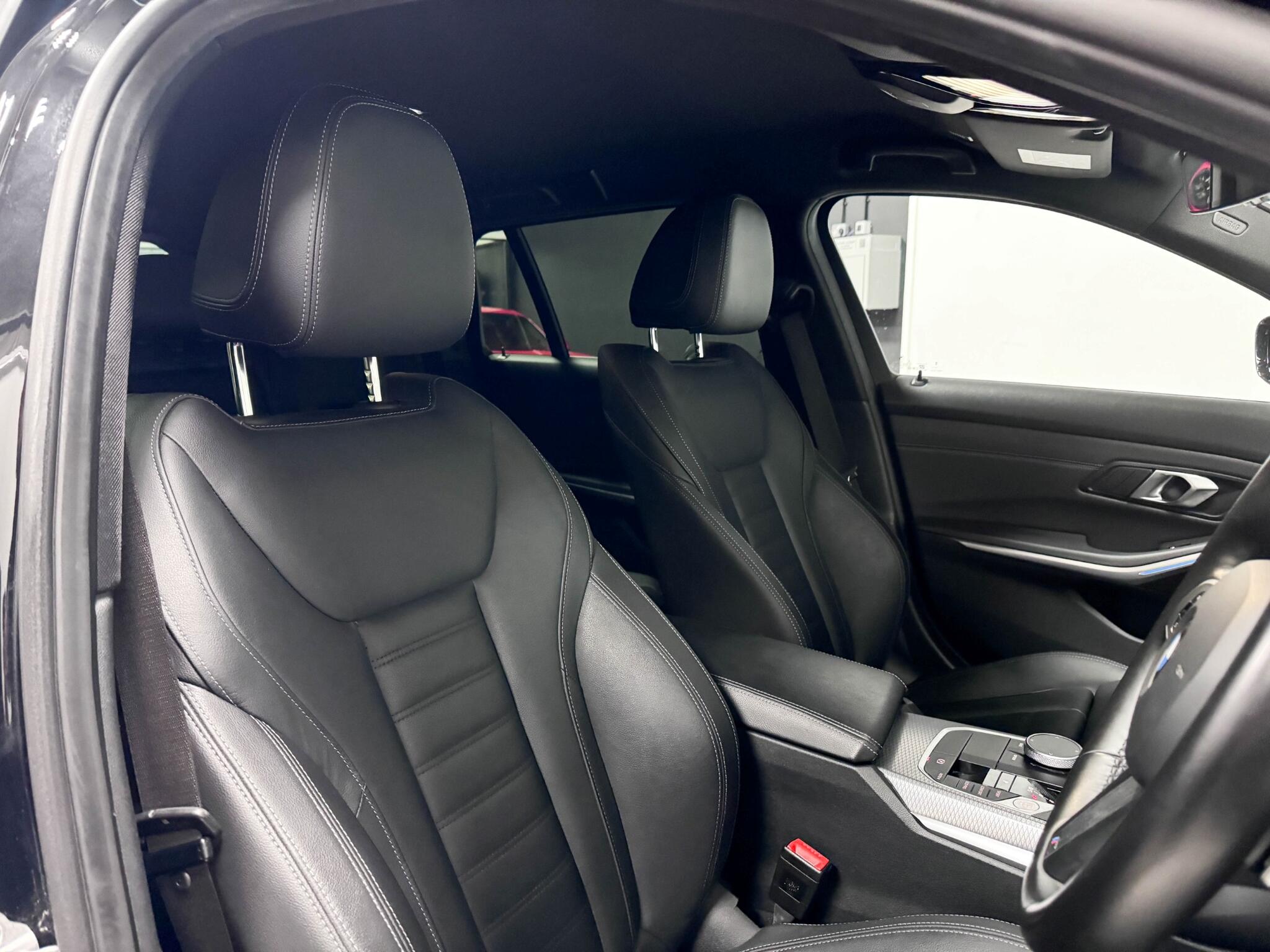 BMW 3 Series view 29