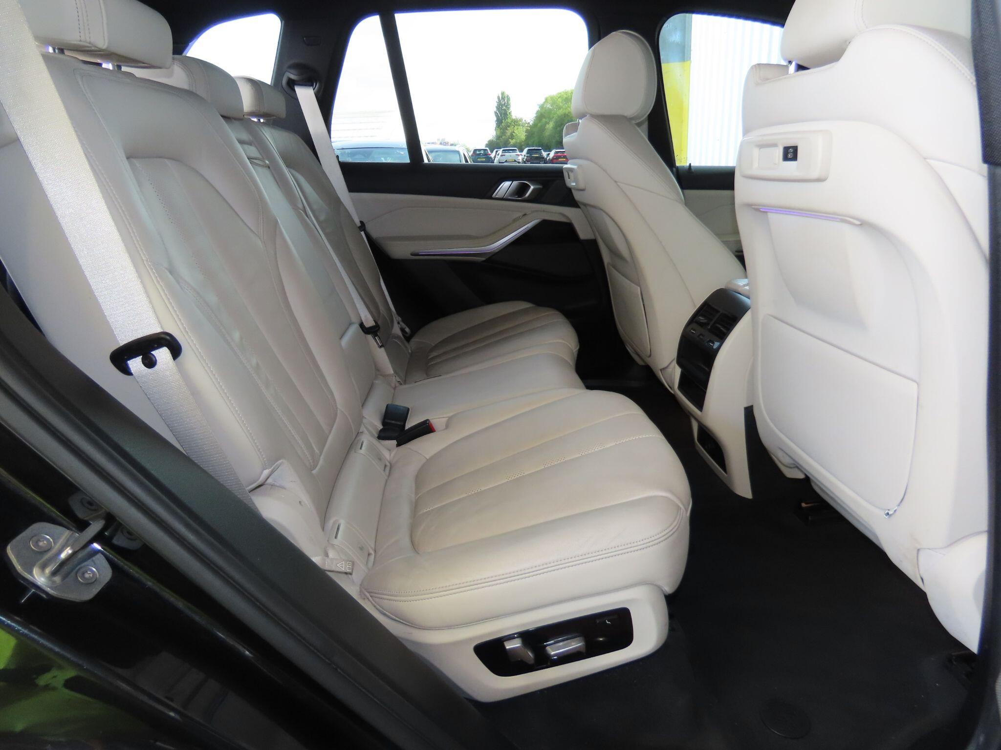 BMW X5 view 9