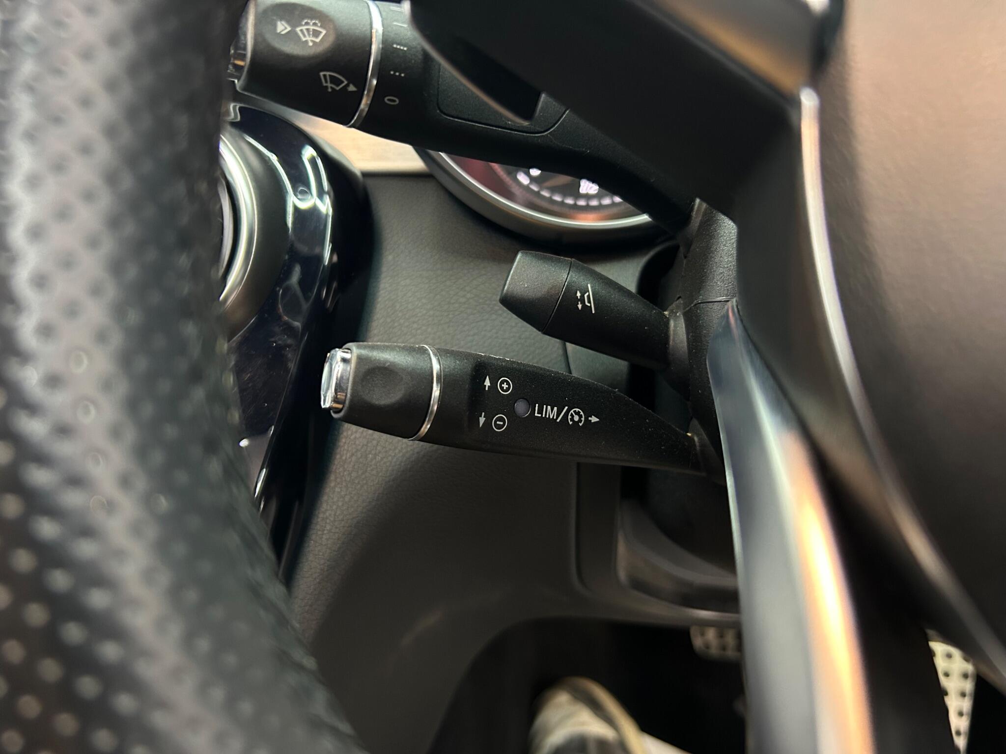 Mercedes-Benz C Class view 29