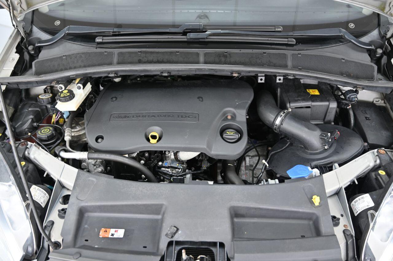 Ford Galaxy view 42