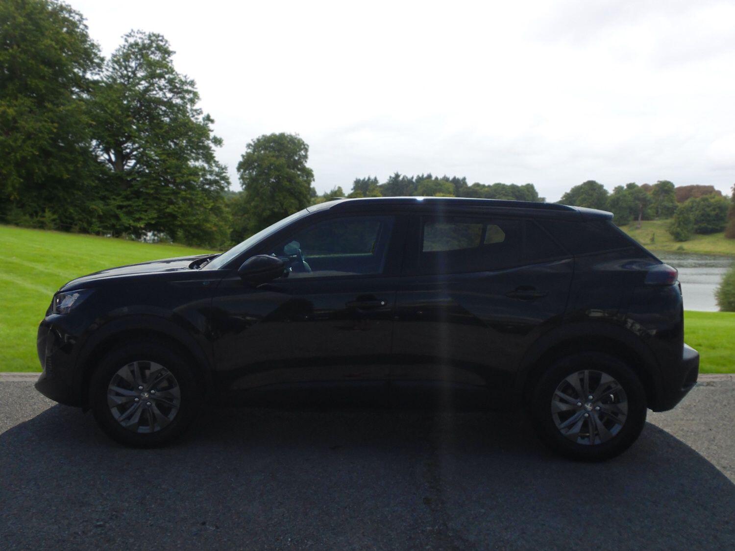 Peugeot E-2008 view 6