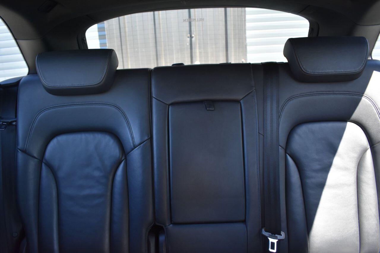 Audi Q5 view 12