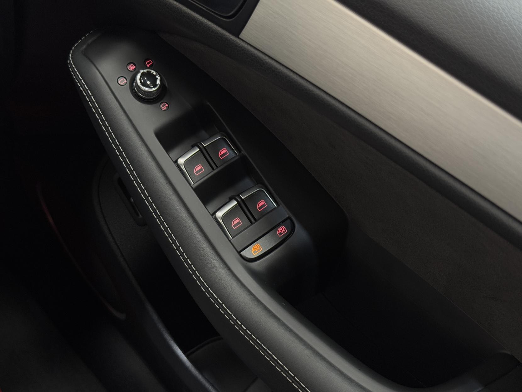Audi SQ5 view 44