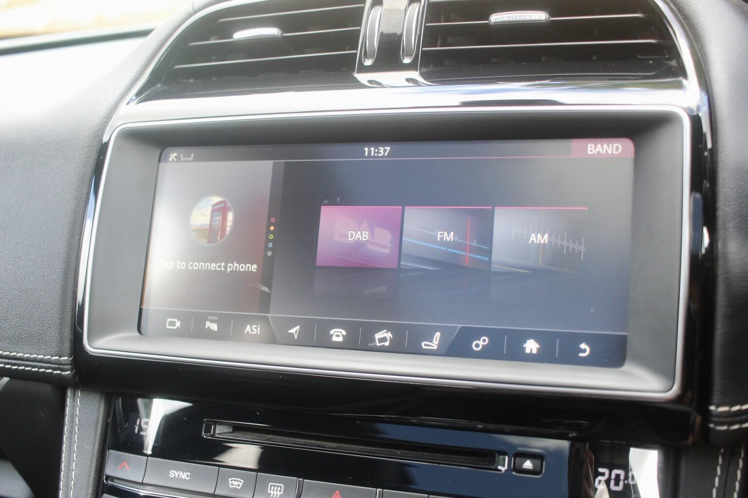 Jaguar F-Pace view 20