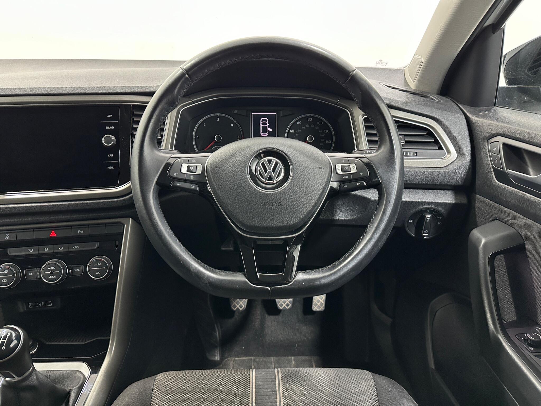 Volkswagen T-Roc view 13