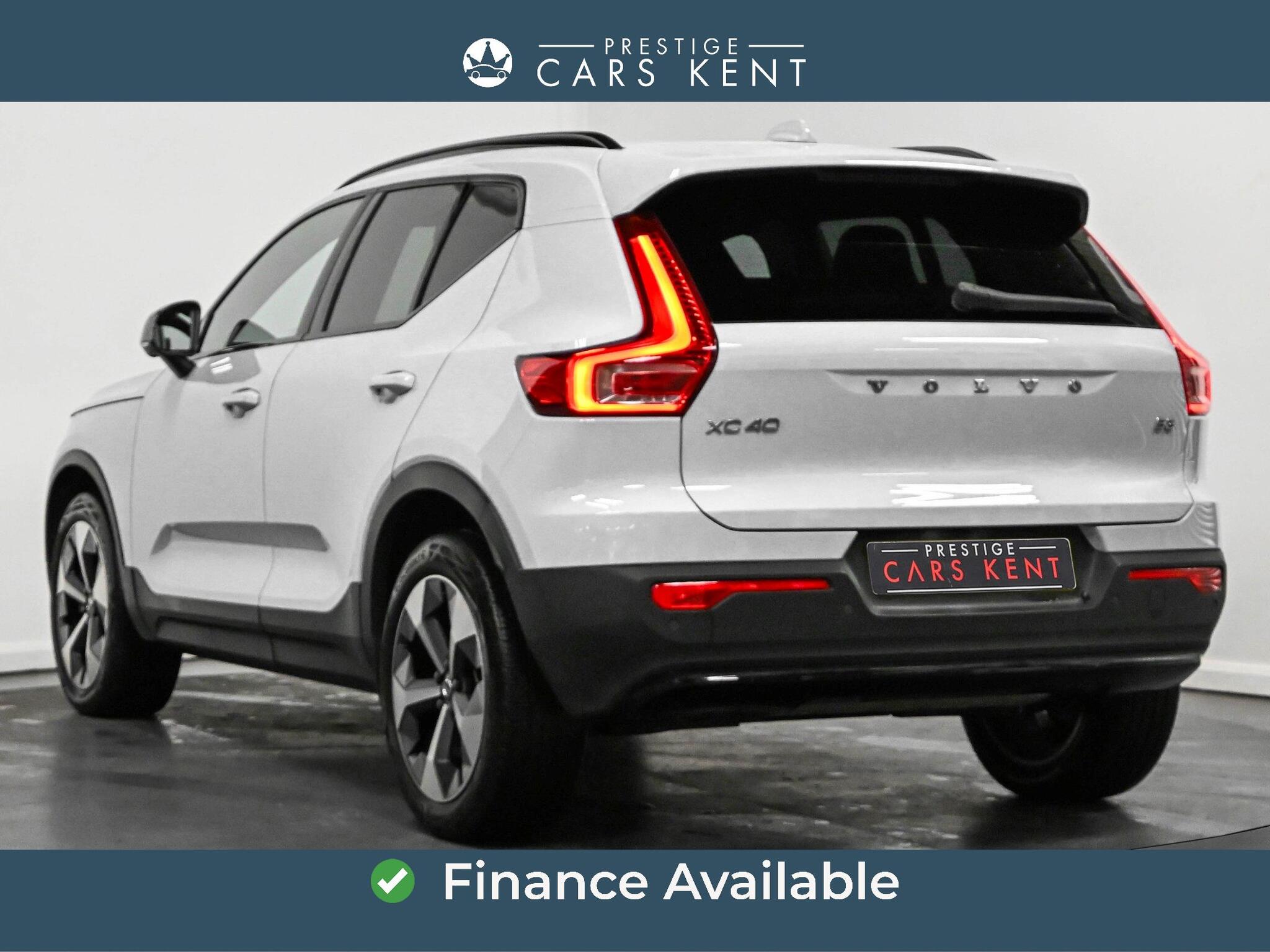 Volvo XC40 view 3
