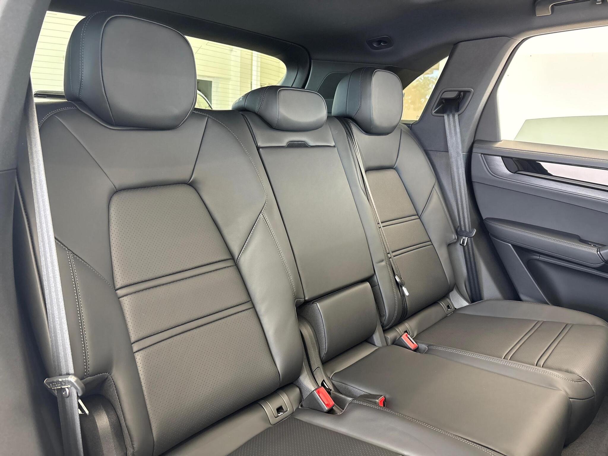 Porsche Cayenne view 29
