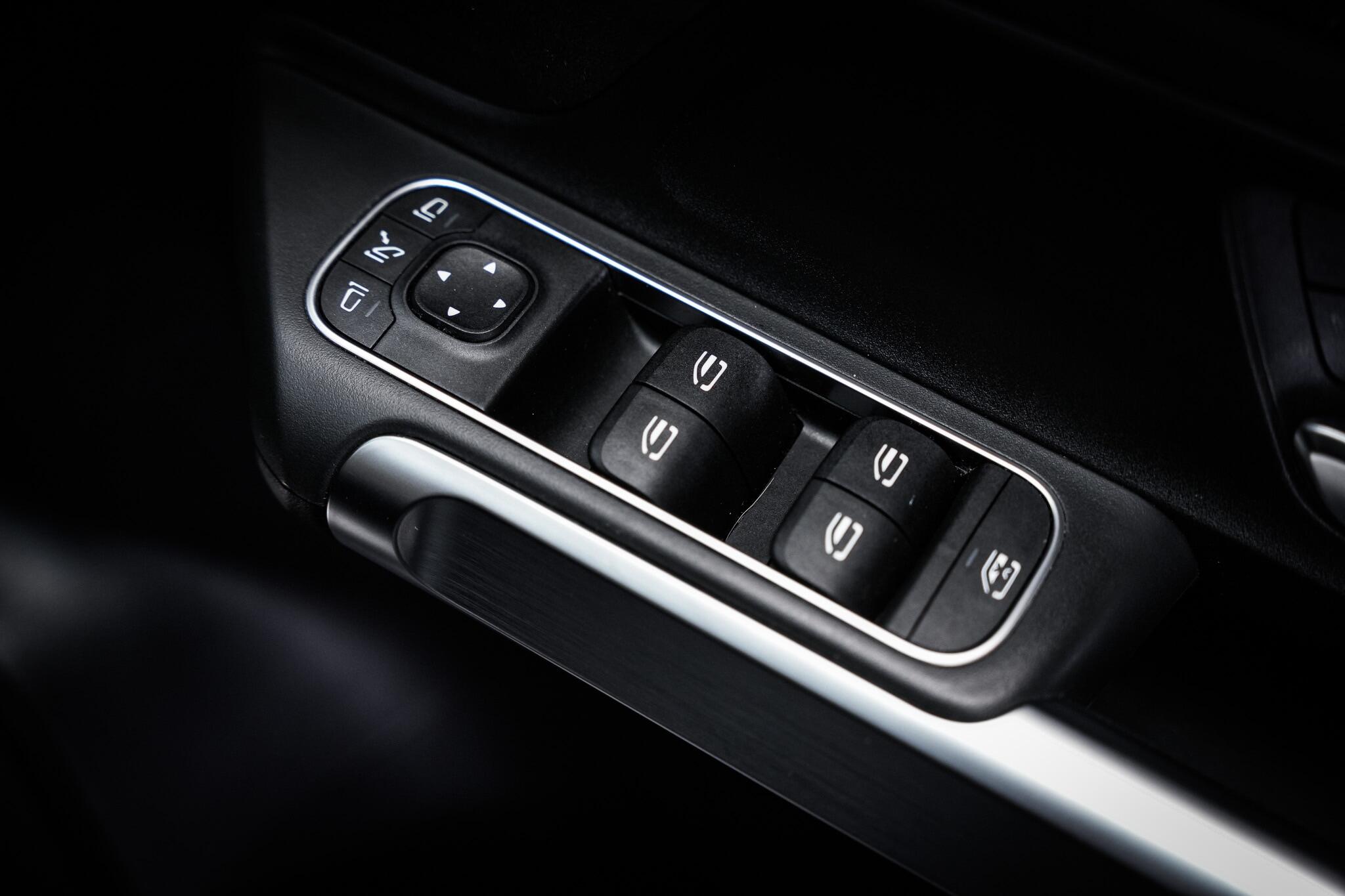 Mercedes-Benz GLB view 52