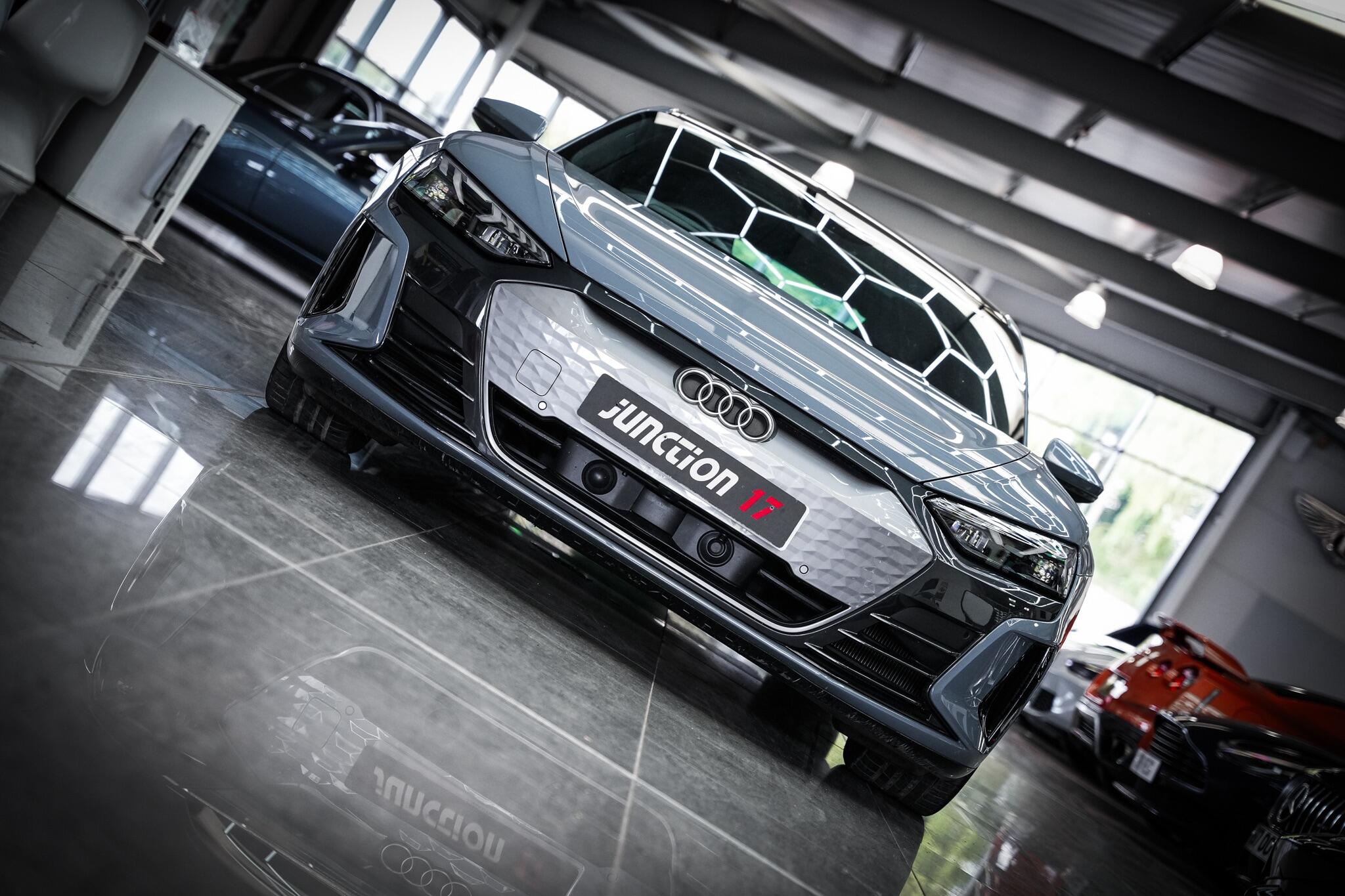 Audi e-tron GT view 4