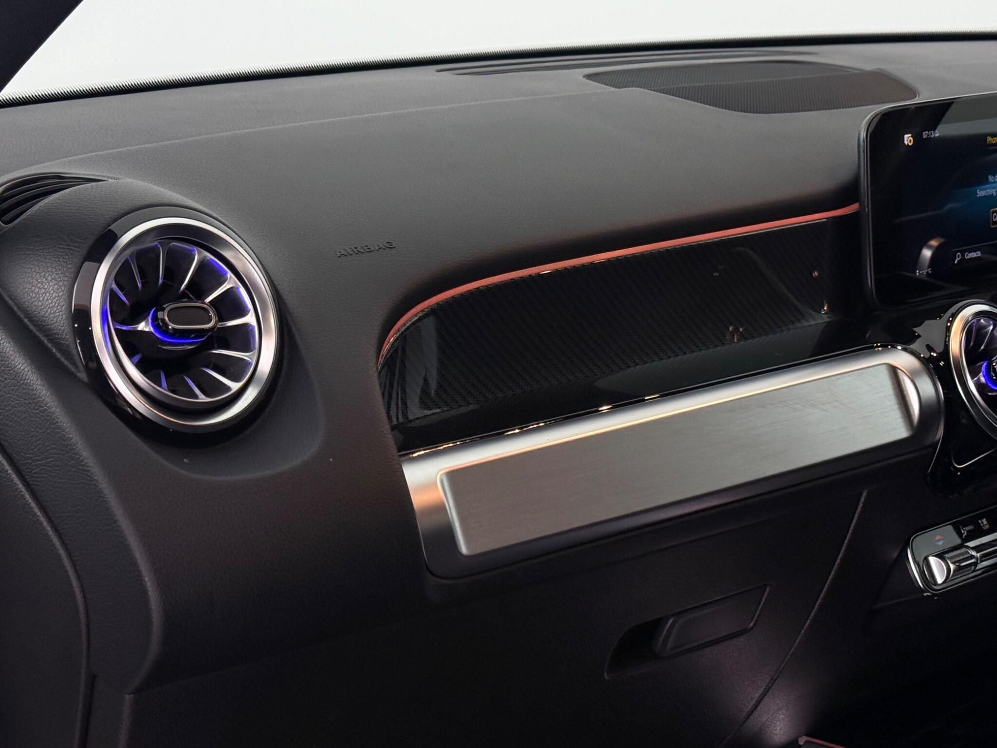 Mercedes-Benz GLB view 33