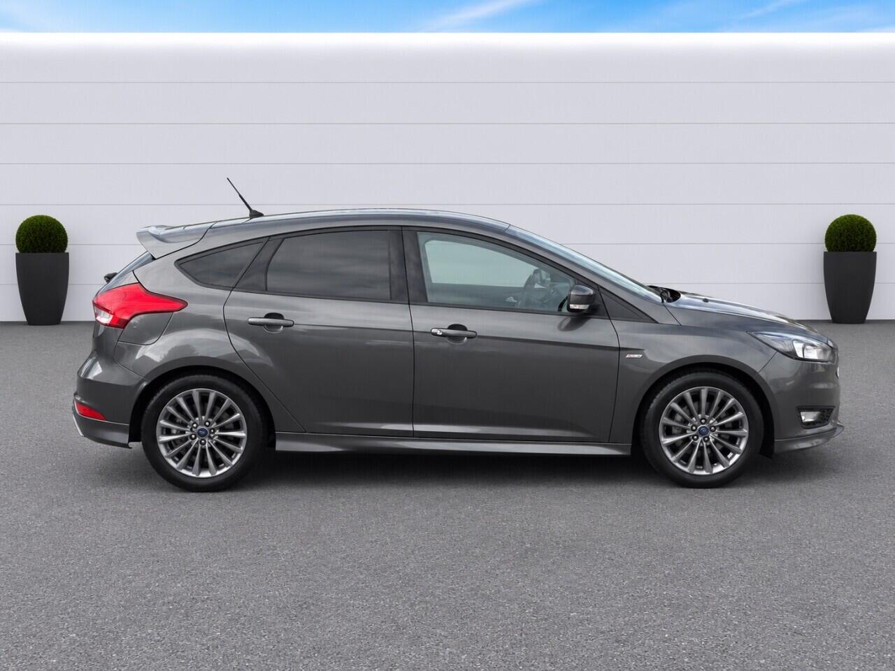 Ford Focus view 7