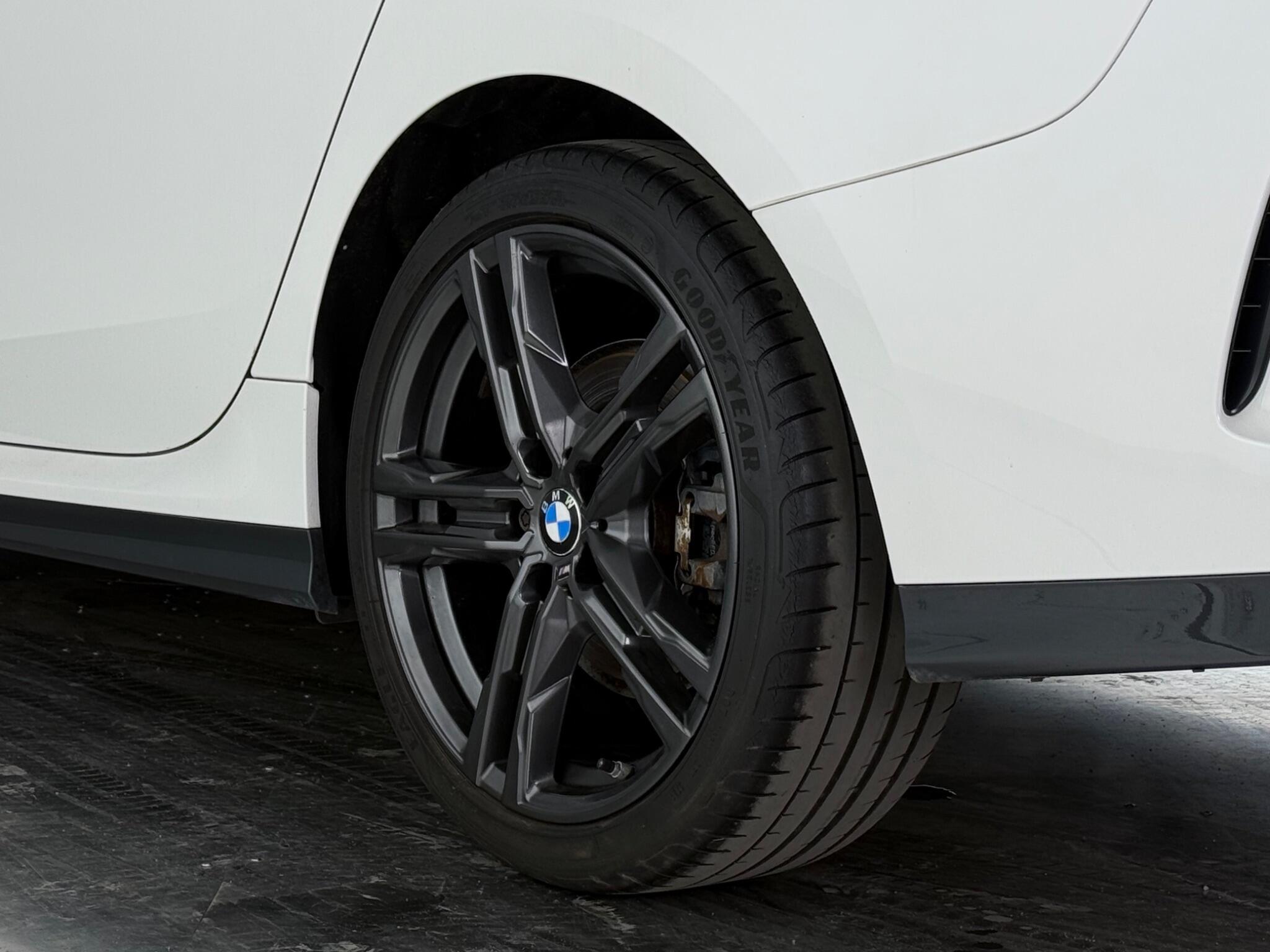 BMW 2 Series view 8