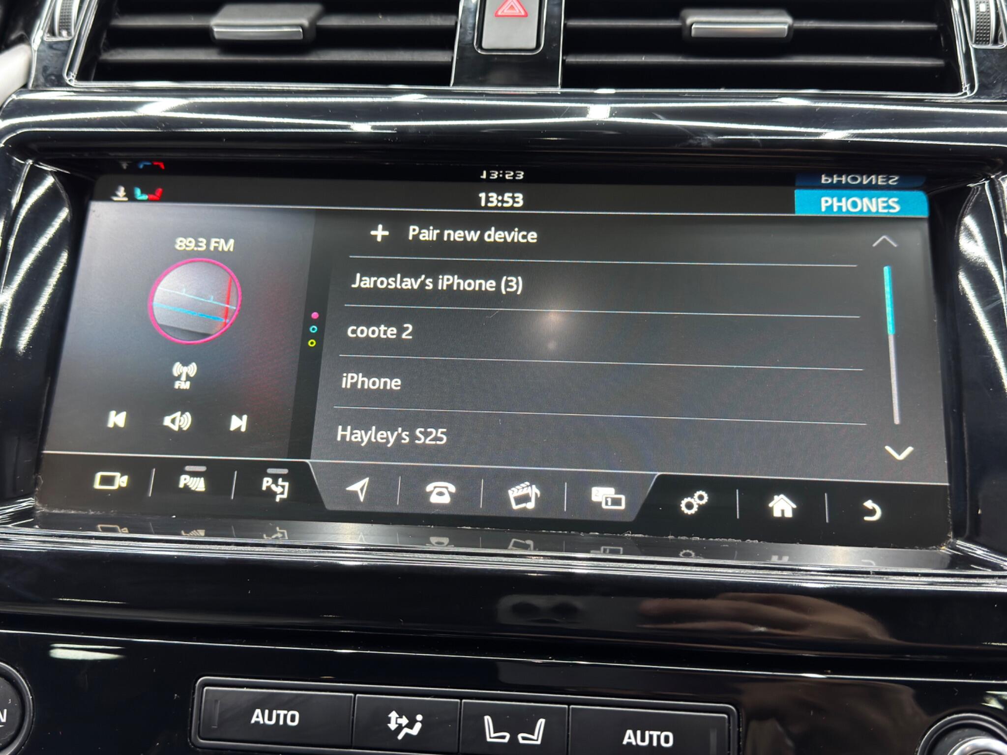 Land Rover Discovery view 35