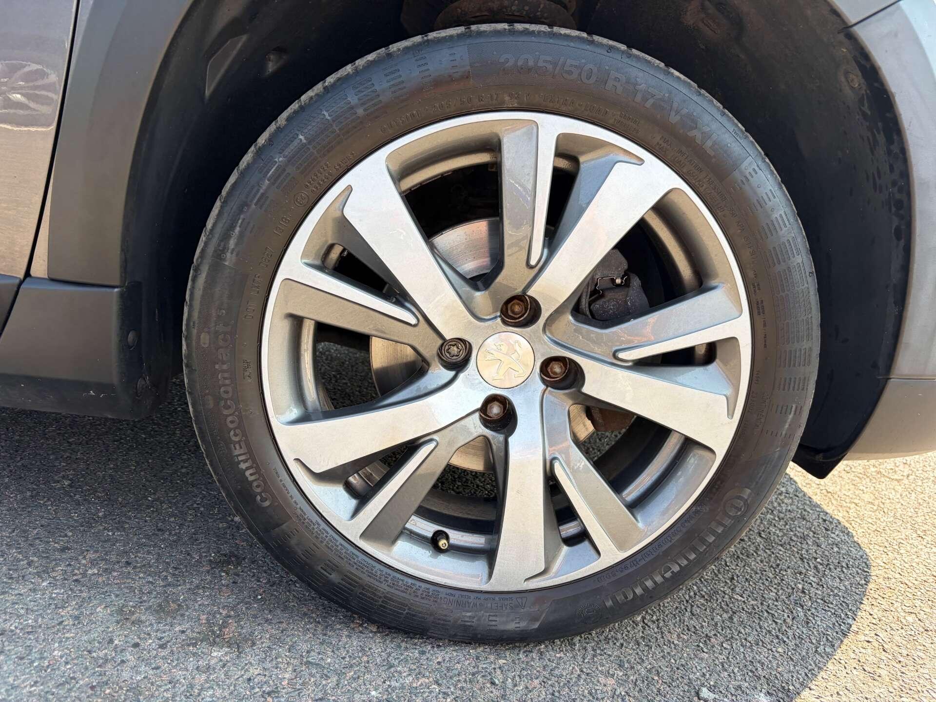 Peugeot 2008 view 10