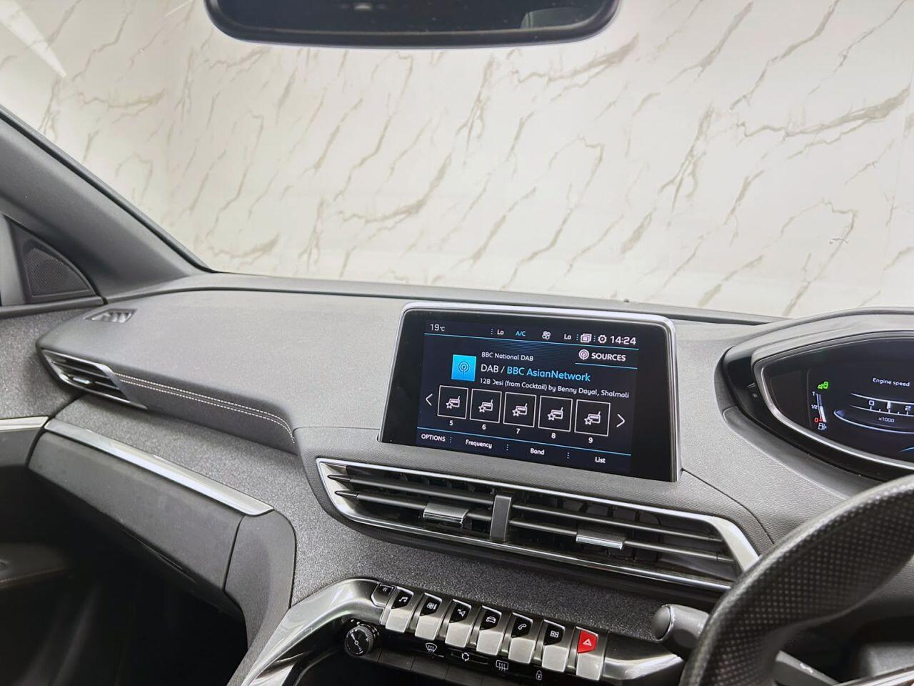 Peugeot 3008 view 16