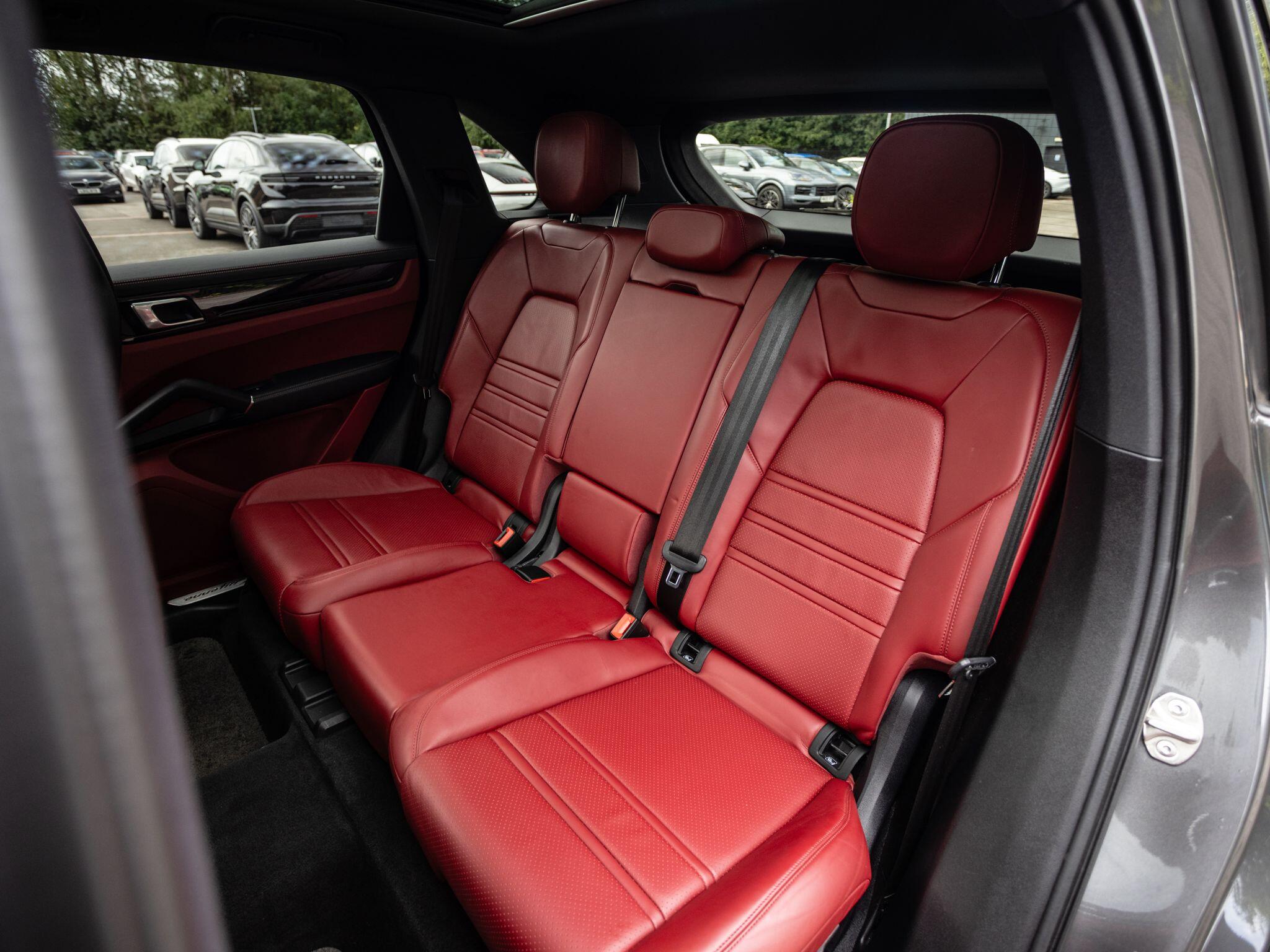 Porsche Cayenne view 14