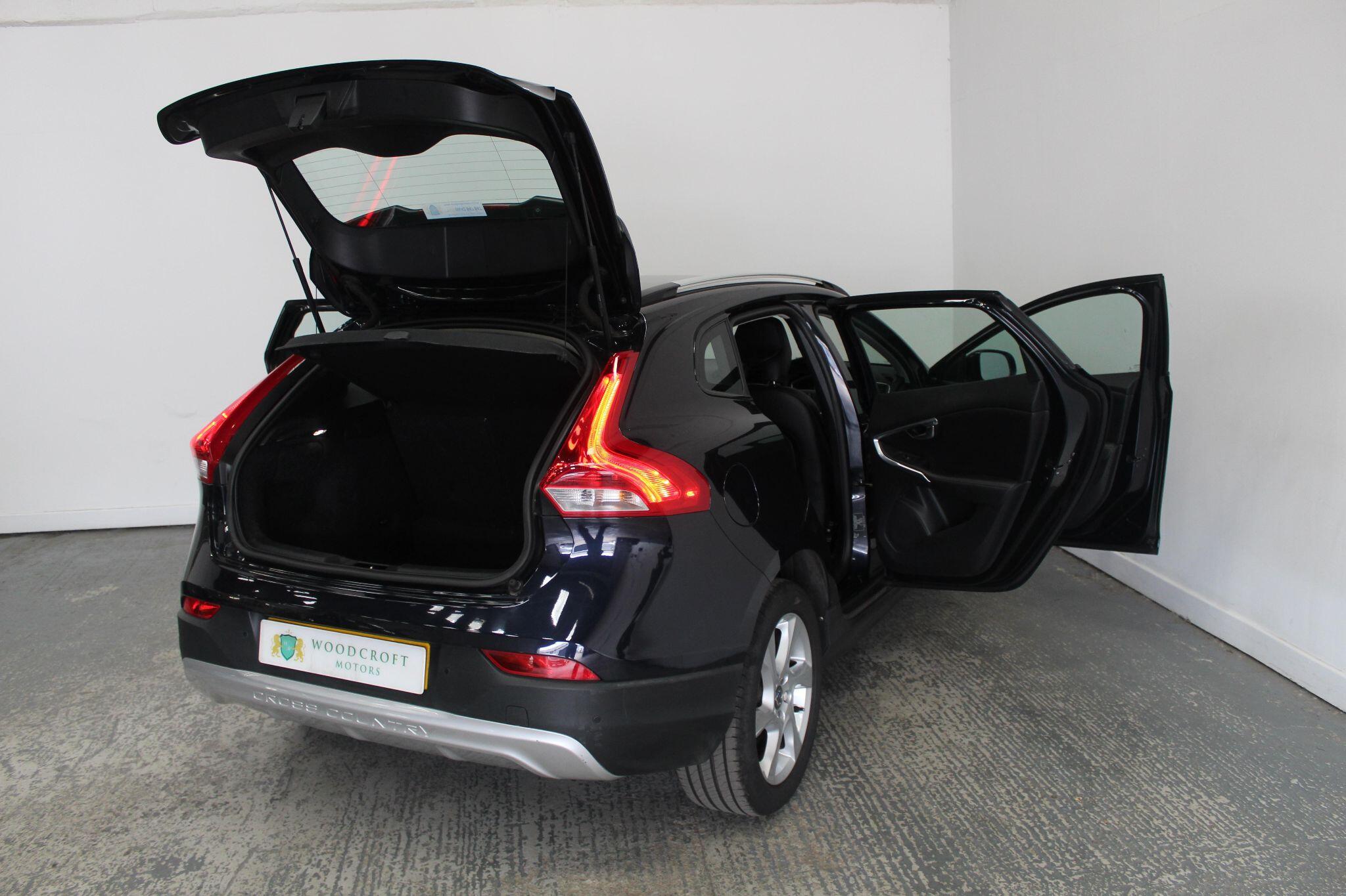 Volvo V40 Cross Country view 20