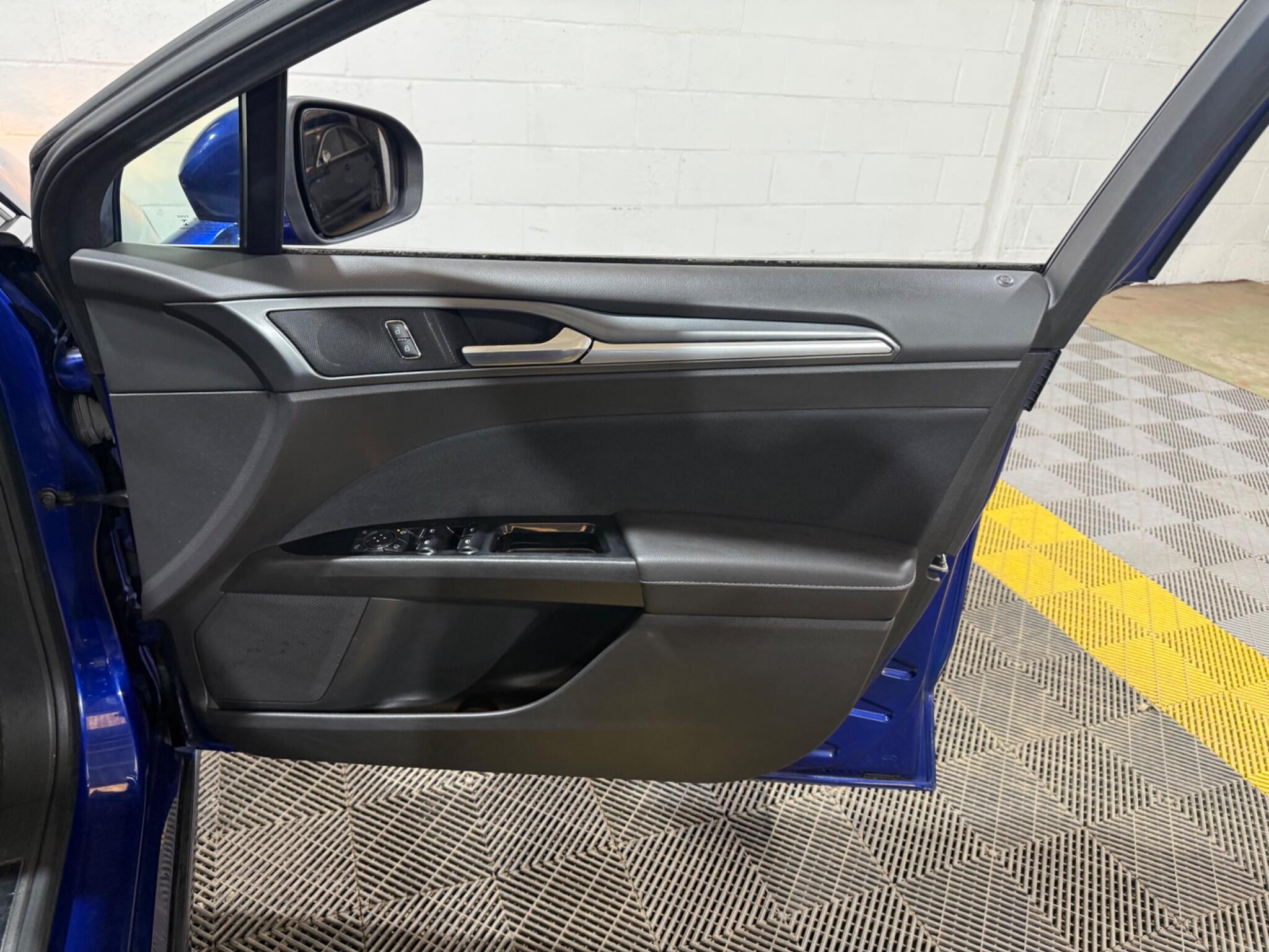 Ford Mondeo view 35