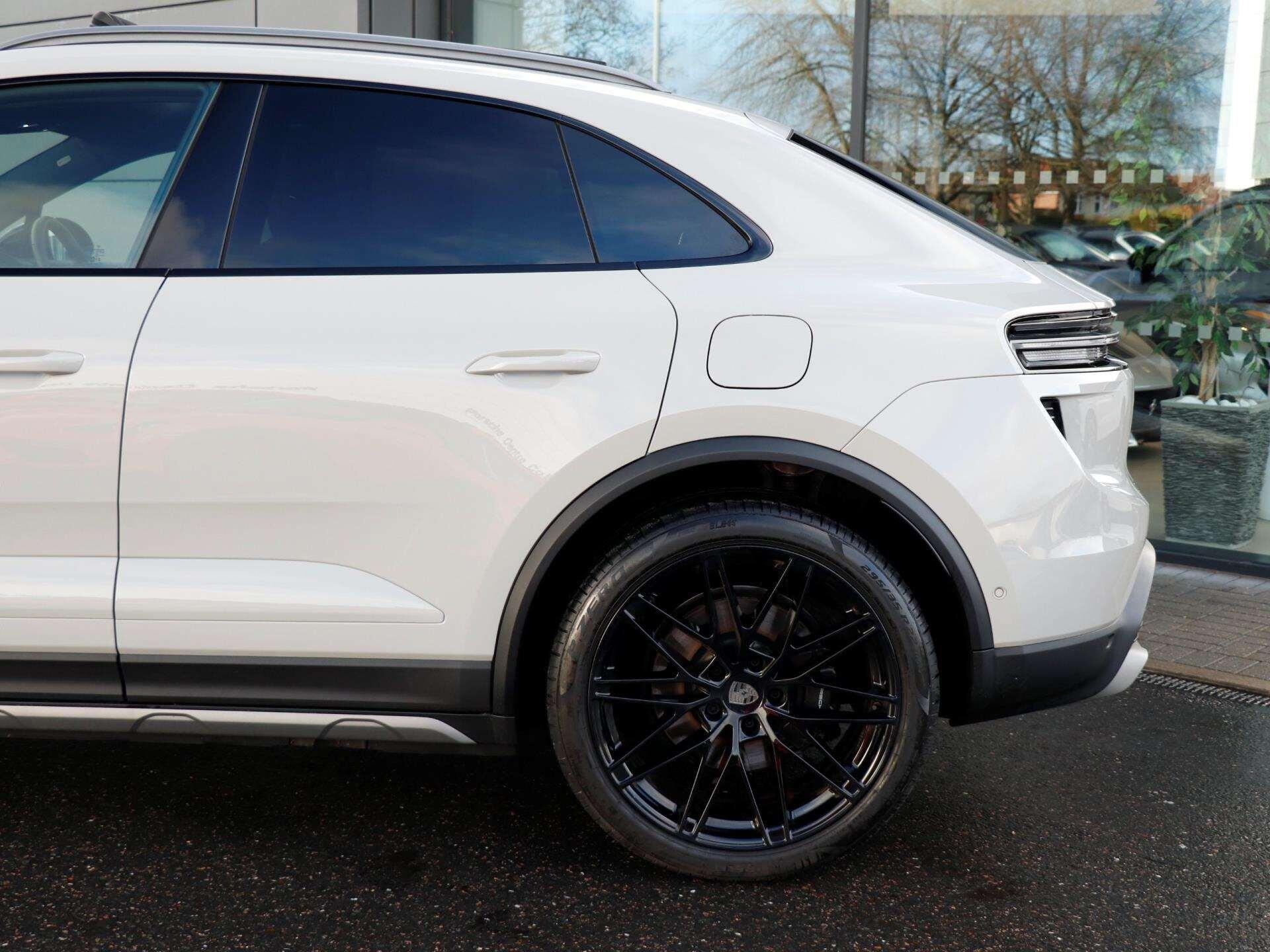 Porsche Macan view 29