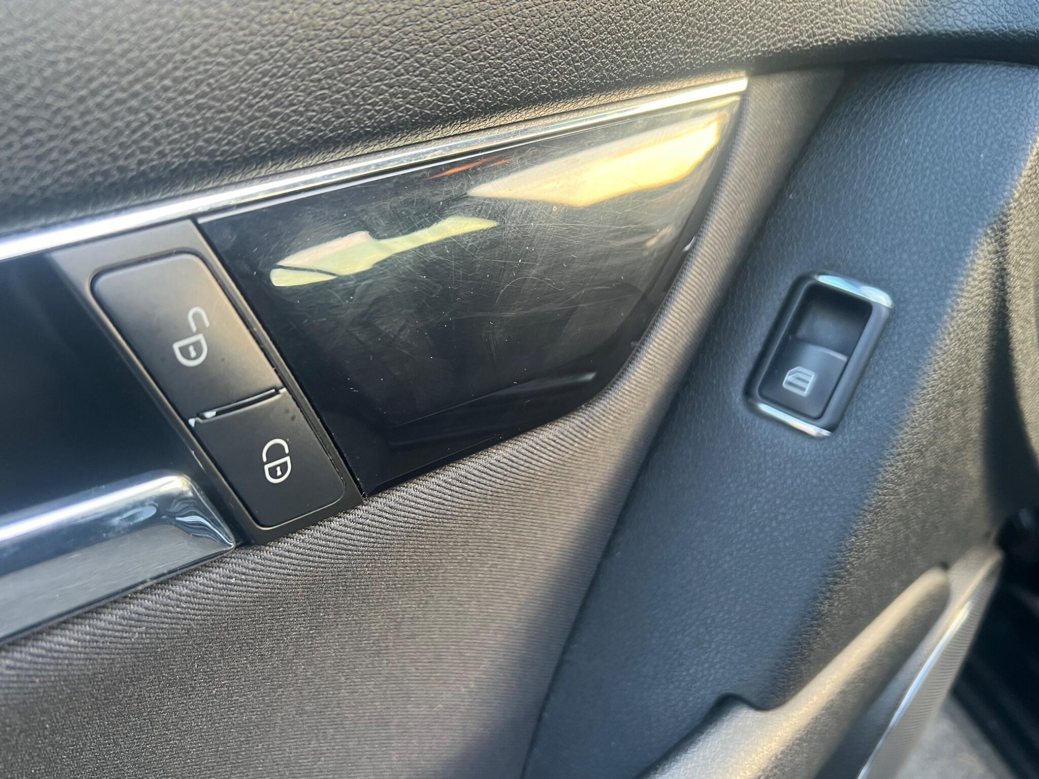 Mercedes-Benz C-Class view 25