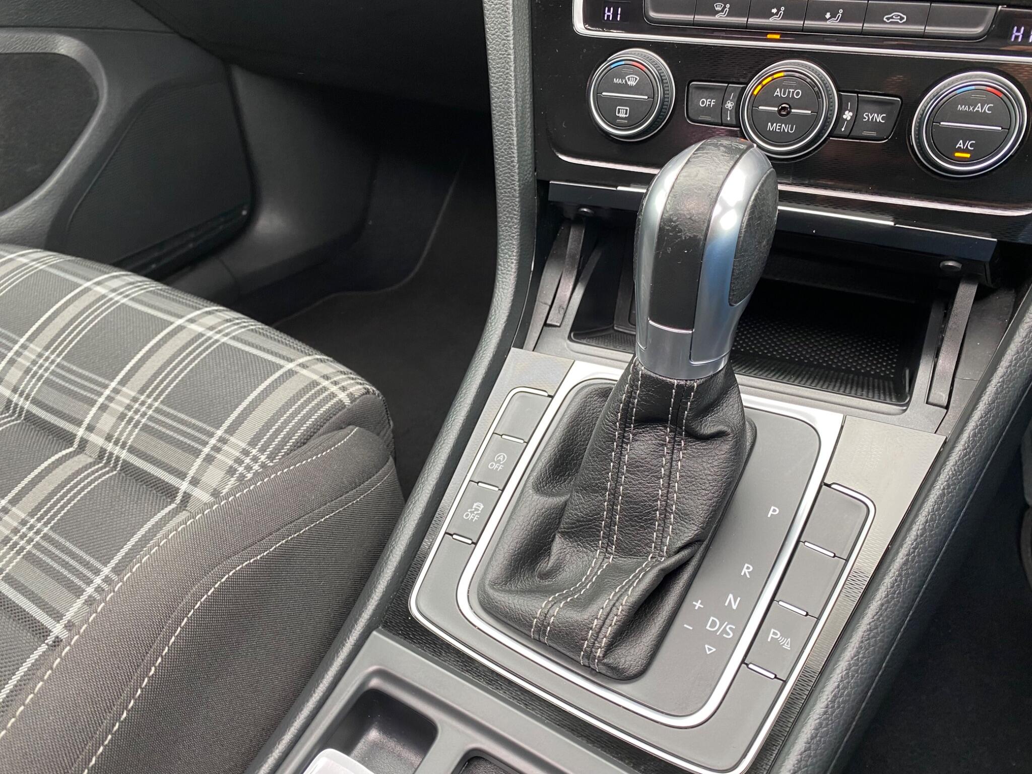 Volkswagen Golf view 28