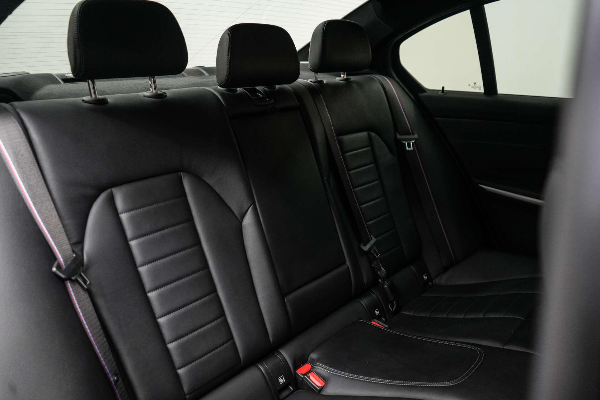 BMW 3 Series view 22