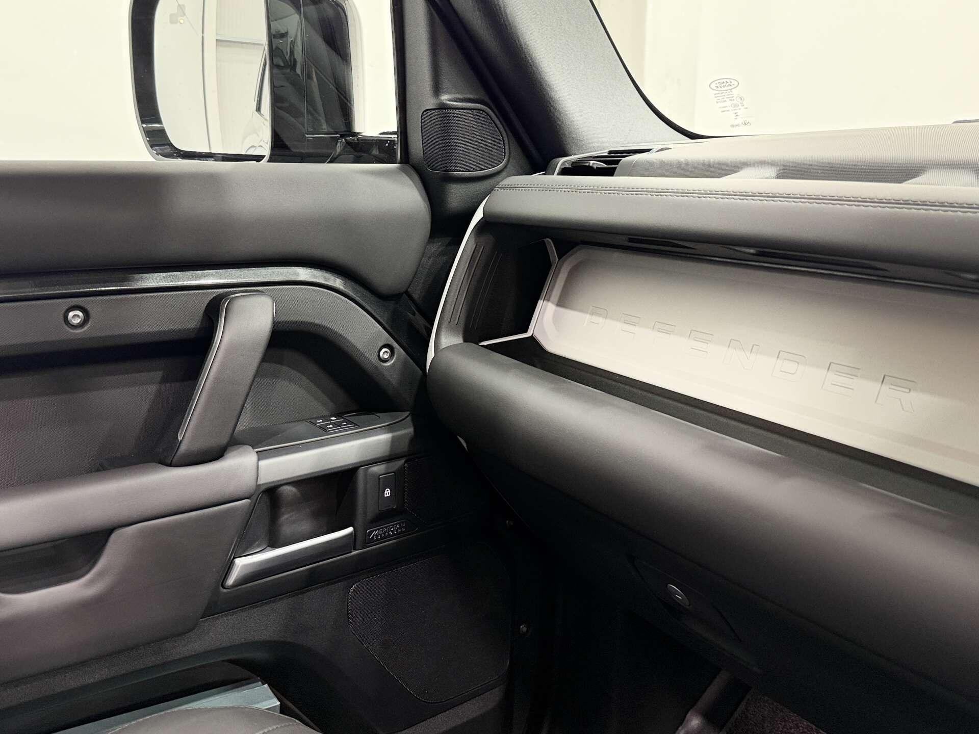 Land Rover Defender view 37
