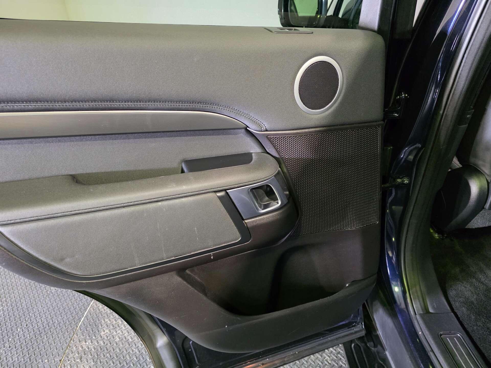 Land Rover Discovery view 73