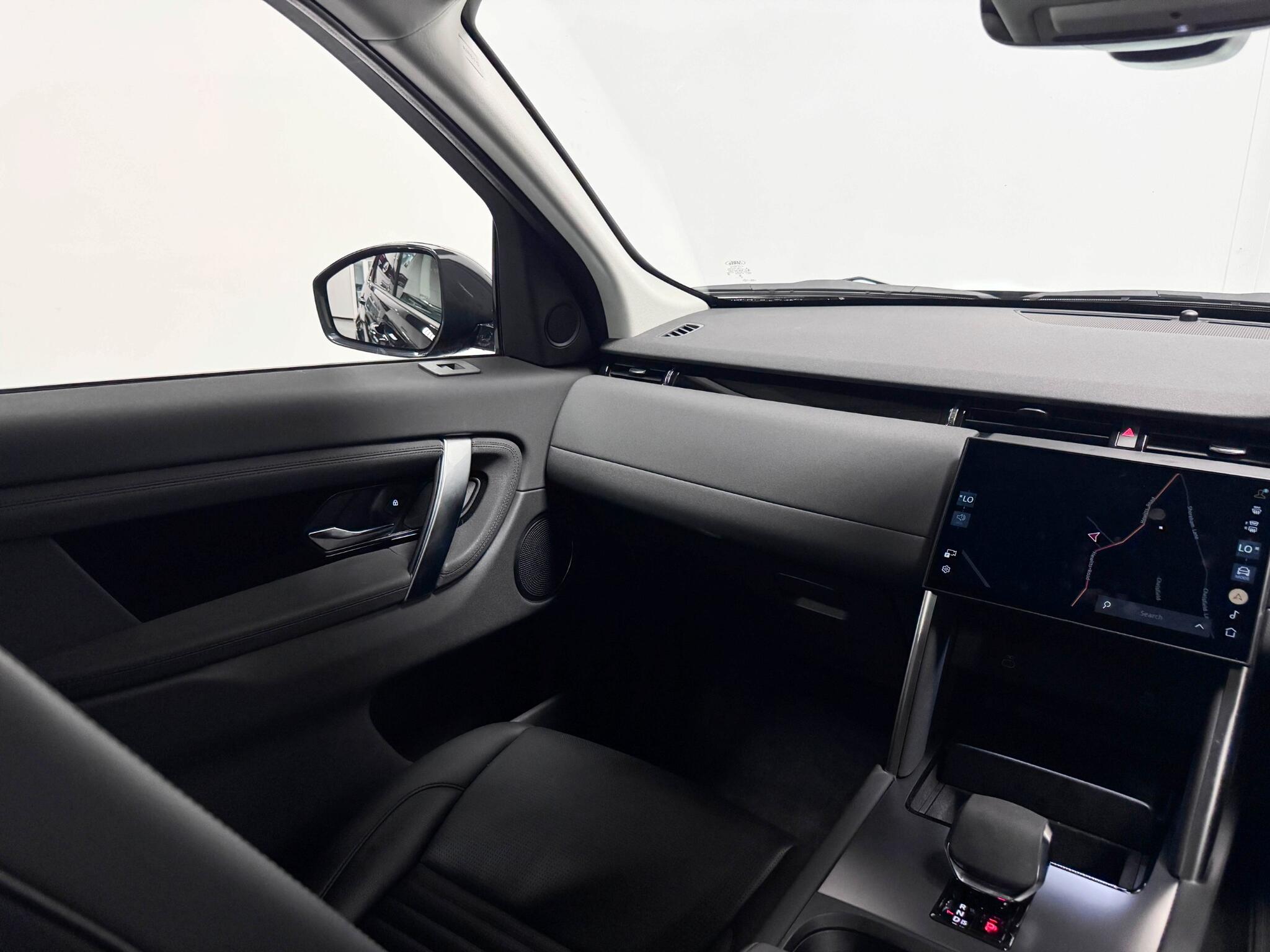 Land Rover Discovery Sport view 33