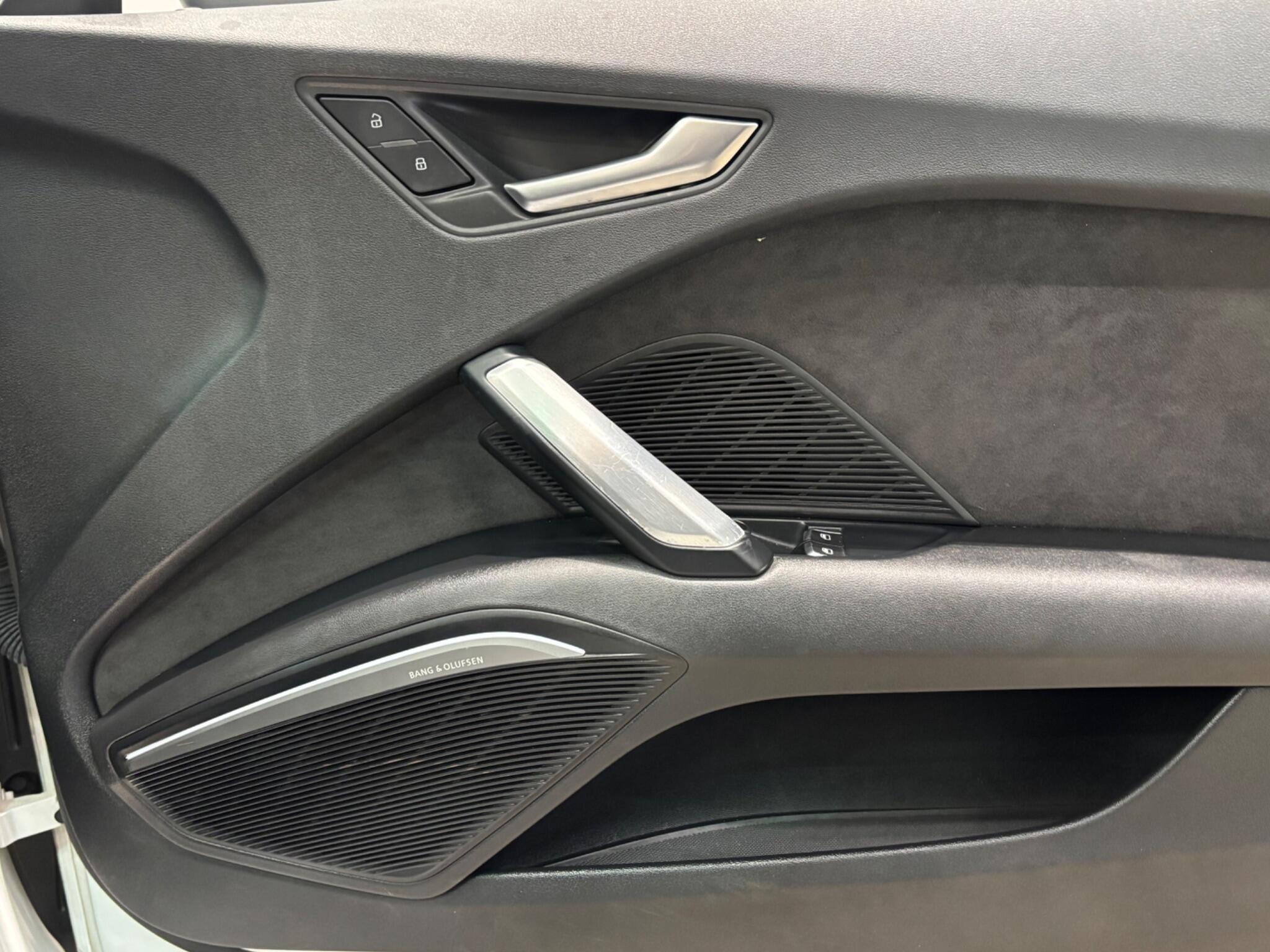 Audi TT view 7