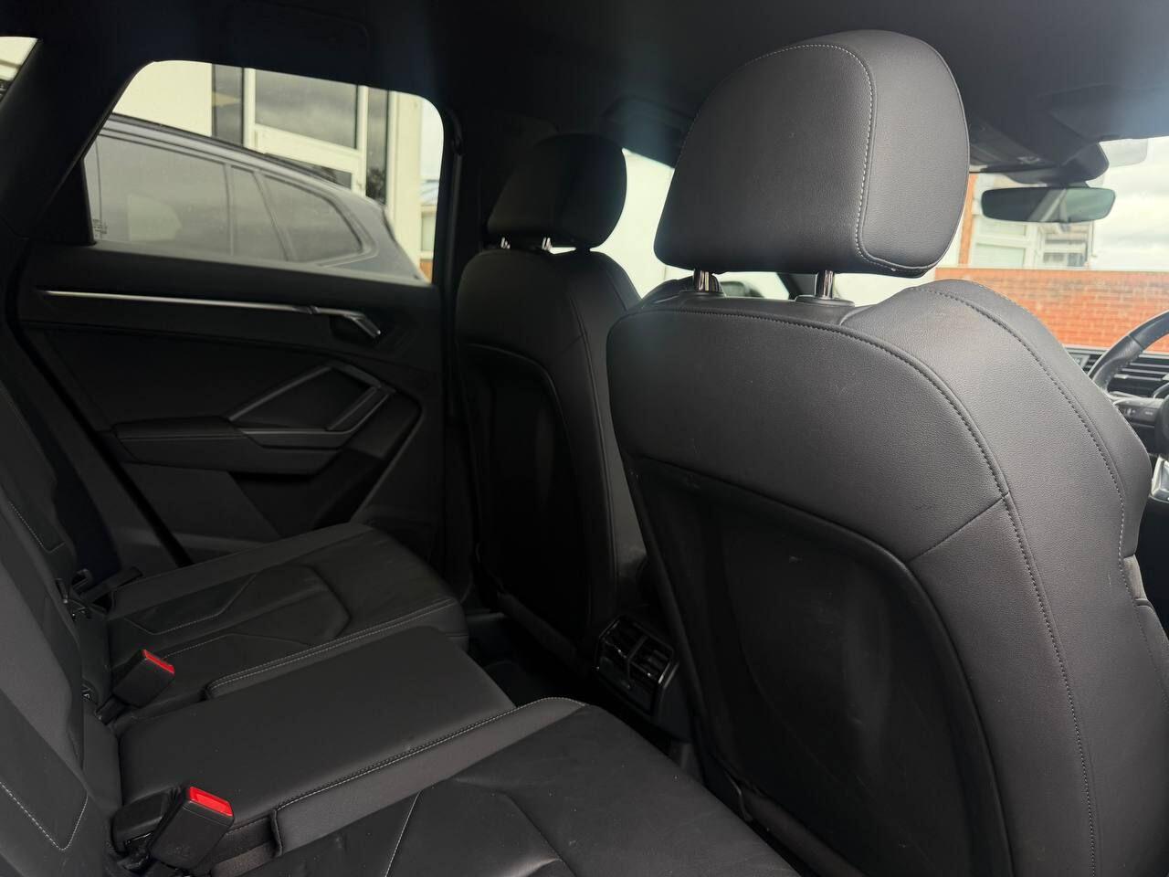 Audi Q3 view 15