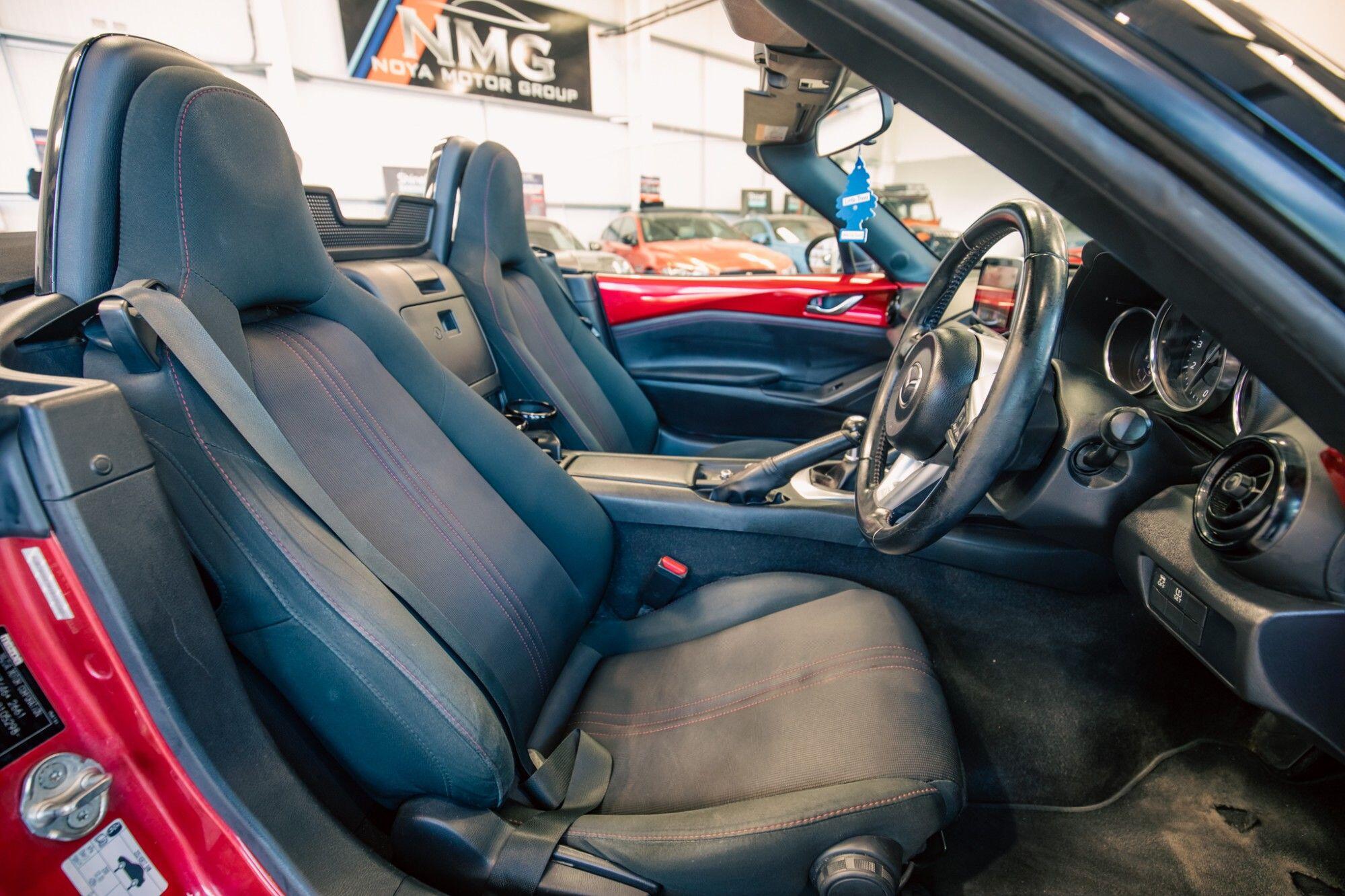 Mazda MX-5 view 3