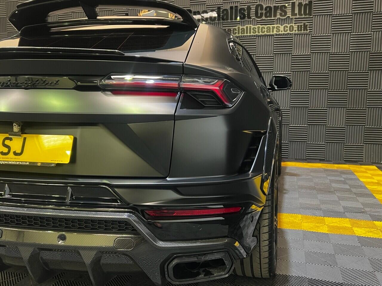 Lamborghini Urus view 28