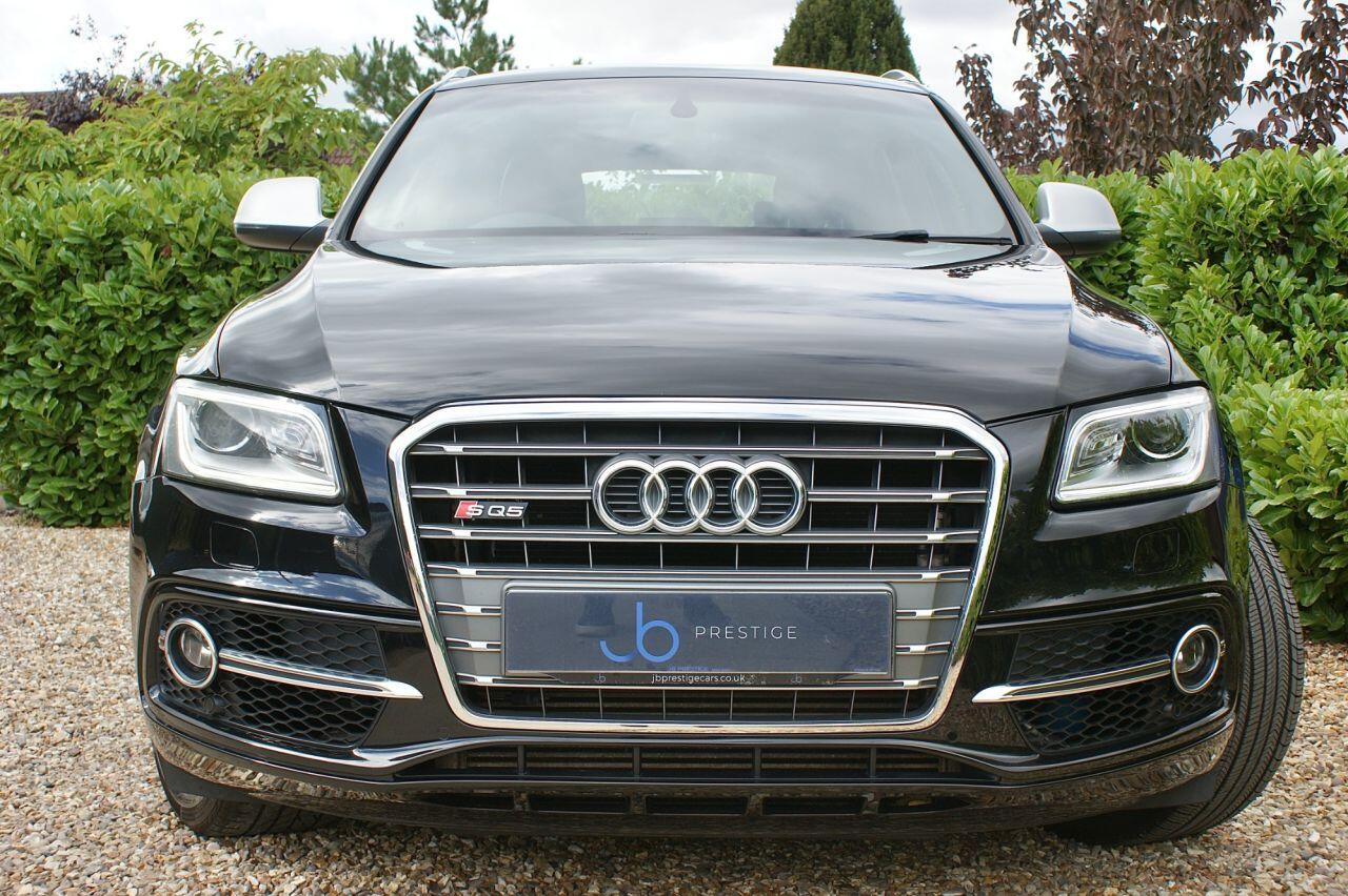 Audi SQ5 view 5