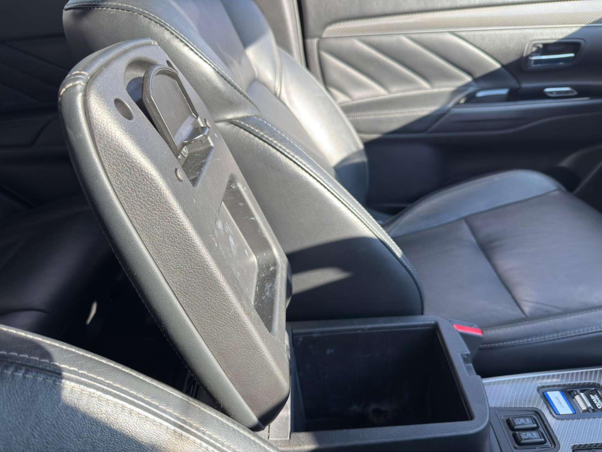 Mitsubishi Outlander view 70