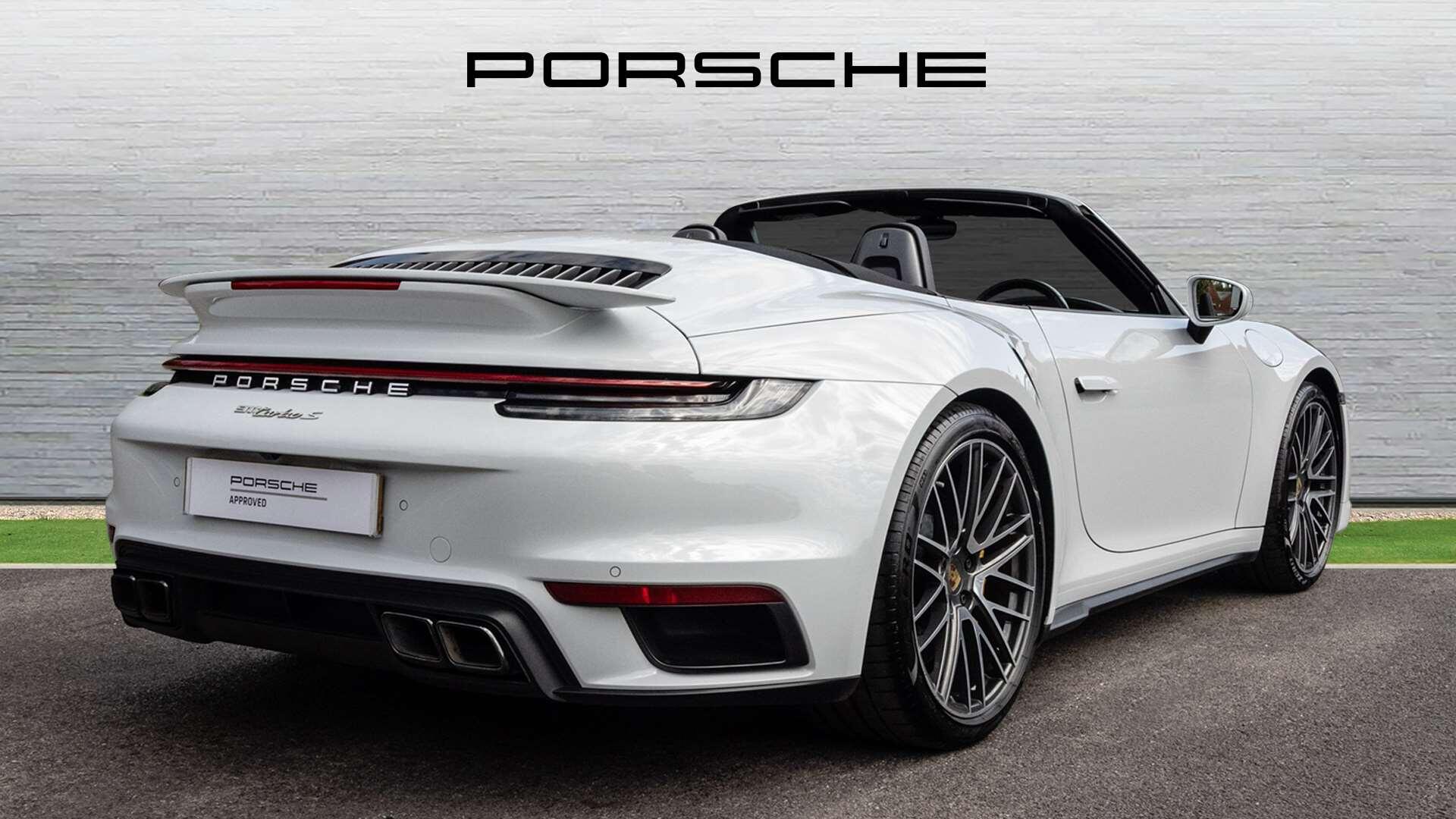 Porsche 911 view 3