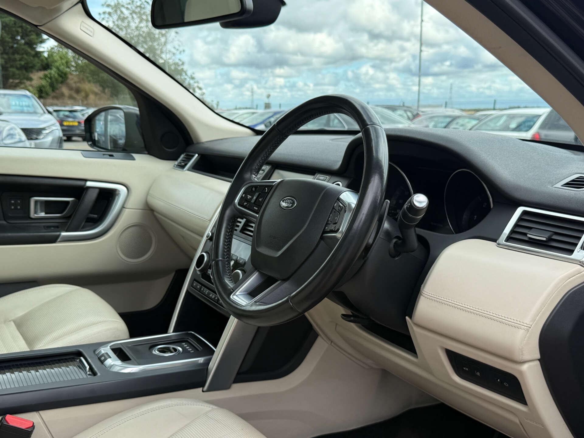 Land Rover Discovery Sport view 42